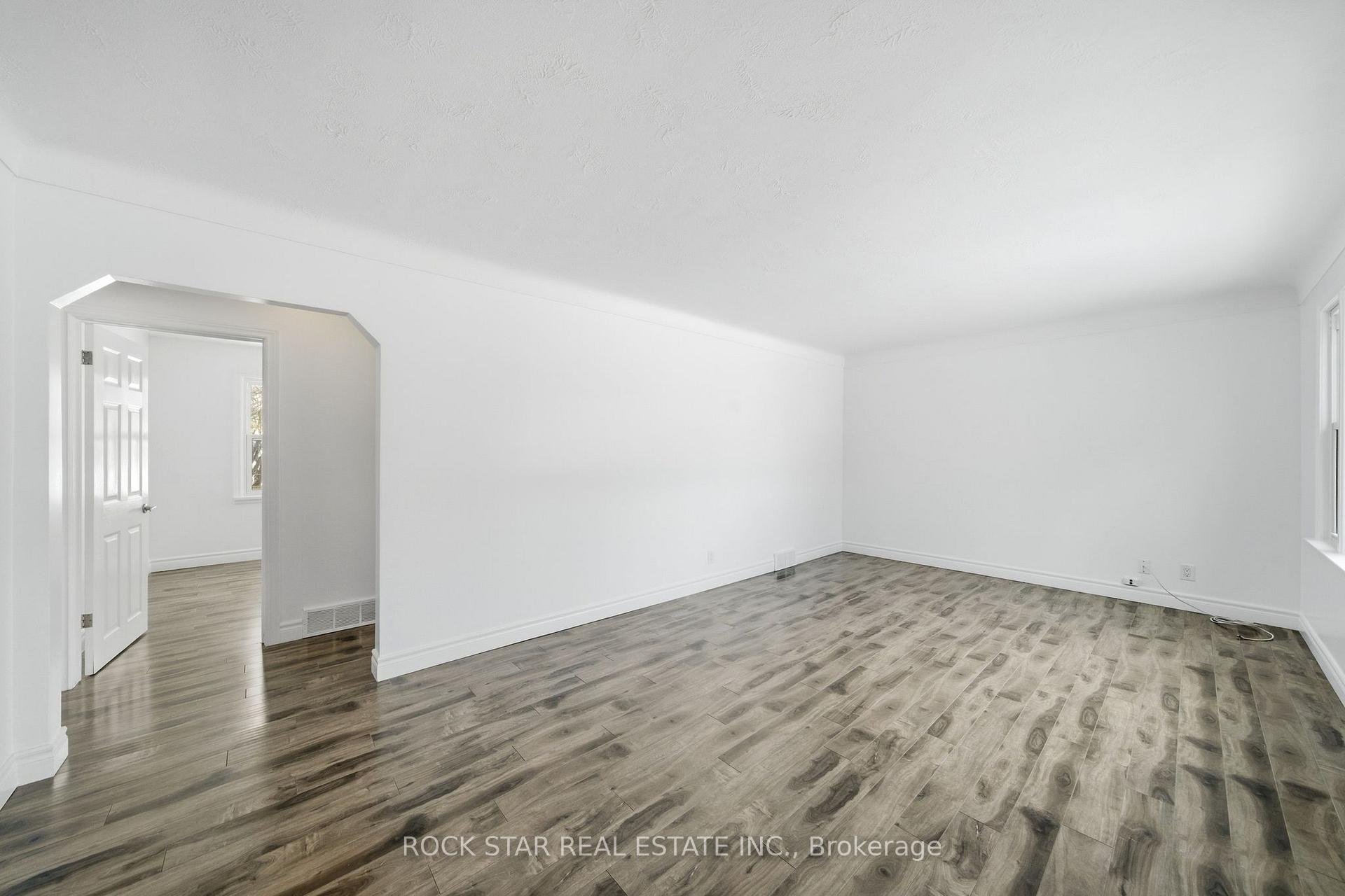 Photo 6 of 11 Nickerson Avenue, St. Catharines, Vine/Linwell — HOMEH