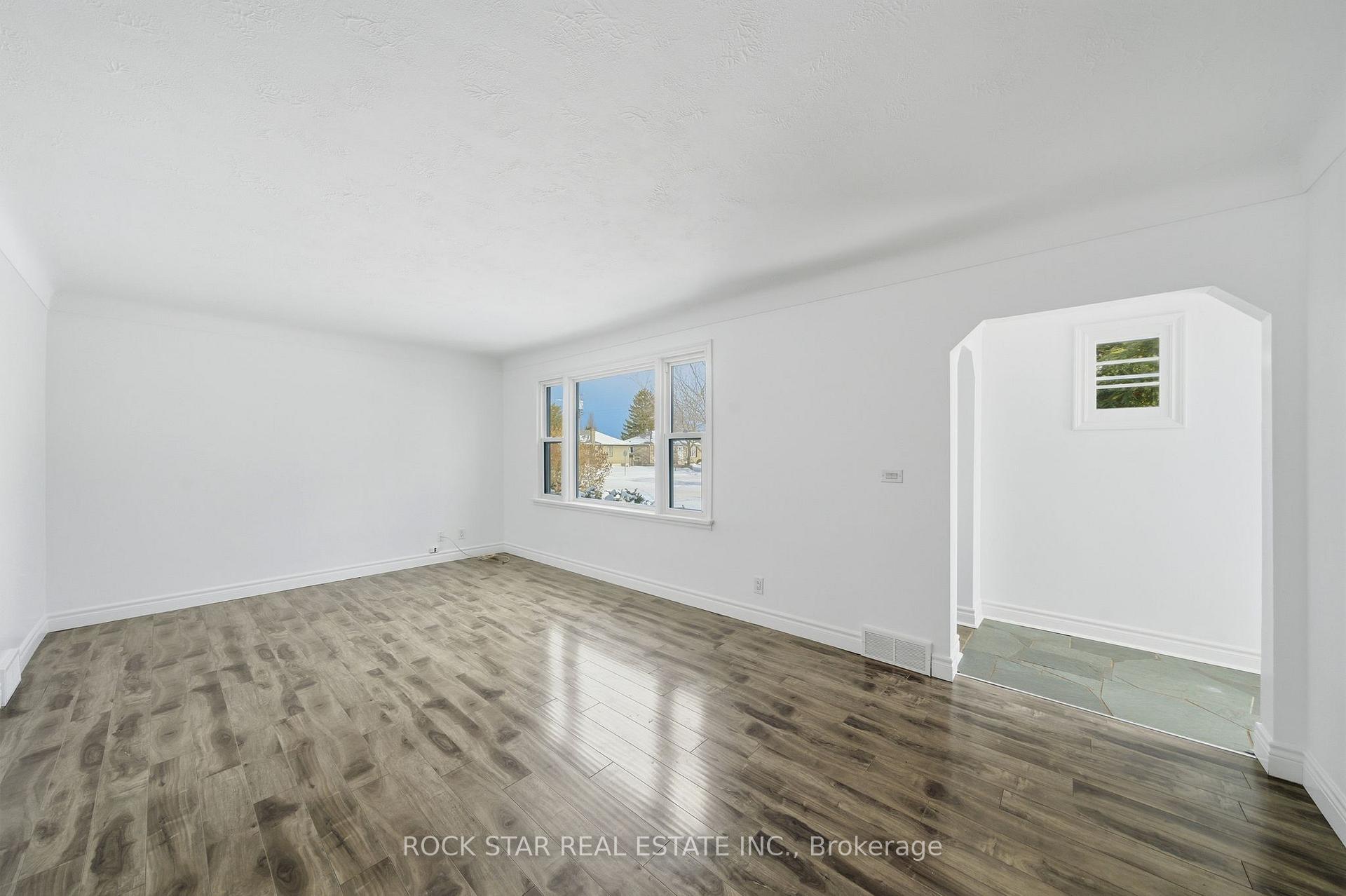 Photo 31 of 11 Nickerson Avenue, St. Catharines, Vine/Linwell — HOMEH