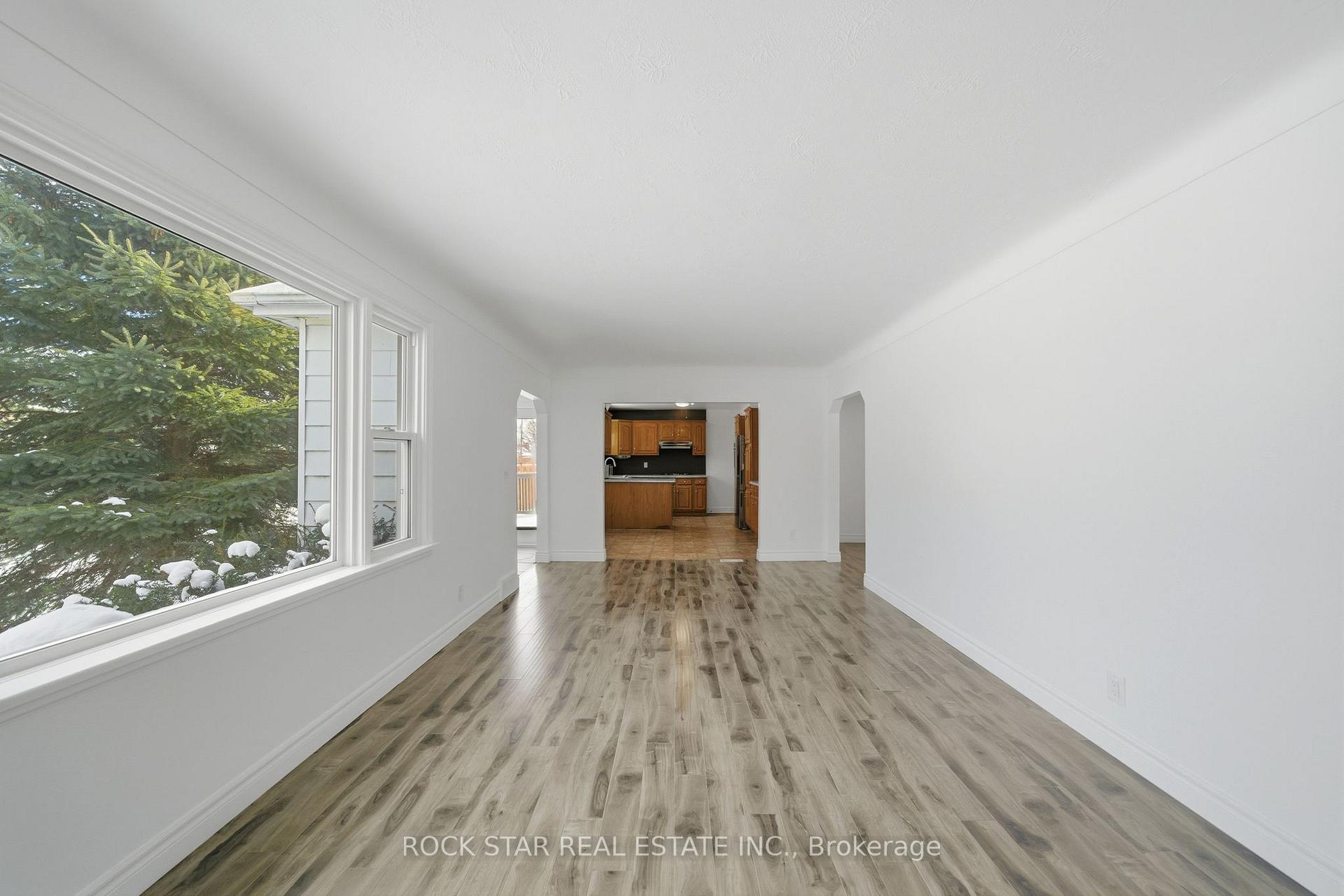 Photo 8 of 11 Nickerson Avenue, St. Catharines, Vine/Linwell — HOMEH