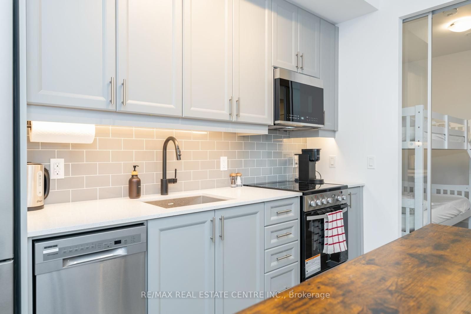 Photo 6 of Unit 313, 2343 Khalsa Gate, Oakville, Westmount — HOMEH