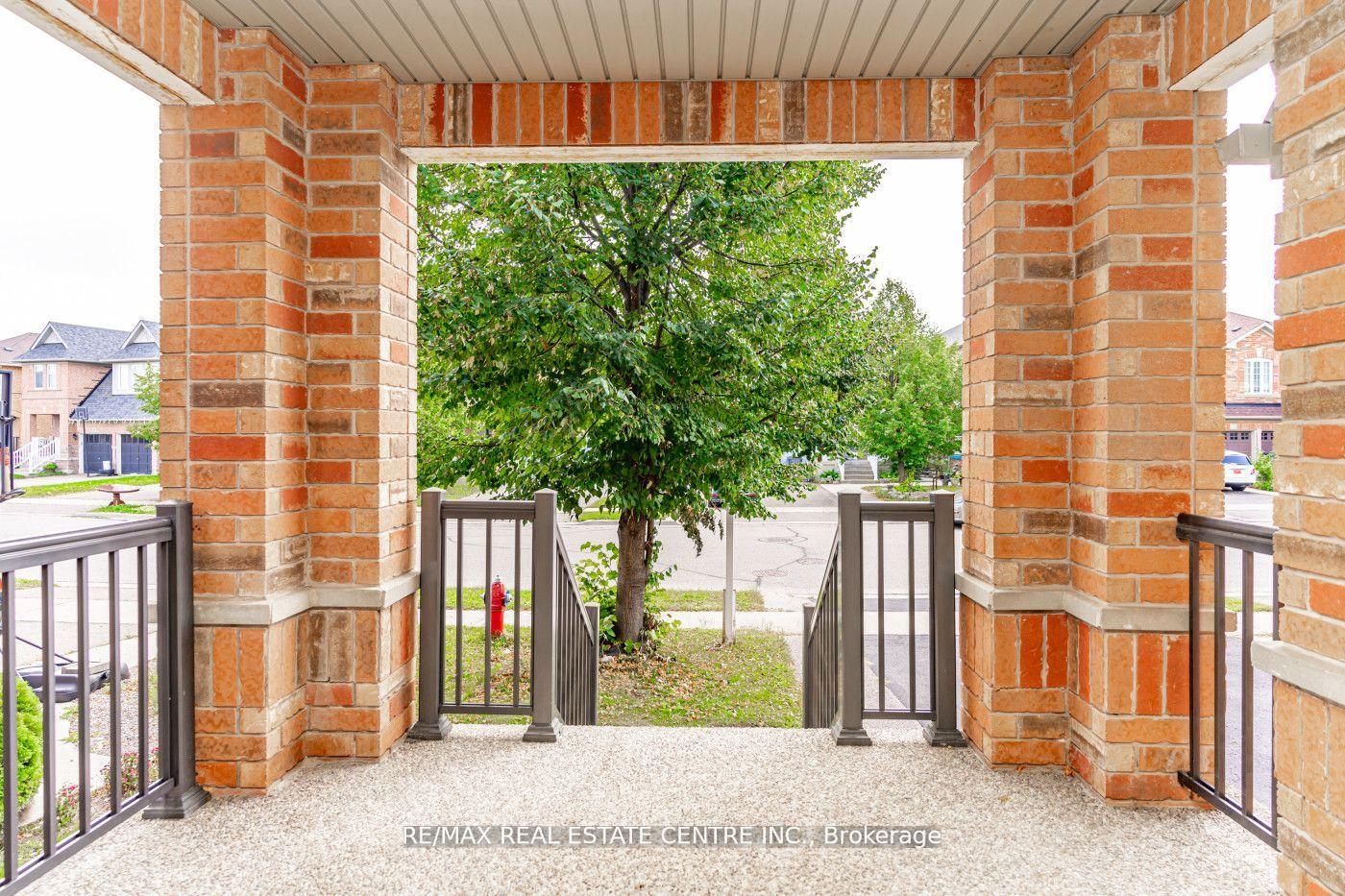 Photo 2 of 107 Crown Victoria Drive, Brampton, Fletcher's Meadow — HOMEH
