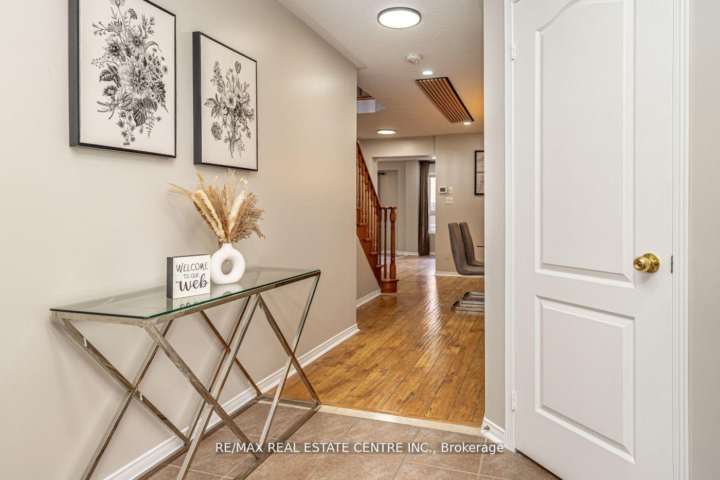 Photo 5 of 107 Crown Victoria Drive, Brampton, Fletcher's Meadow — HOMEH