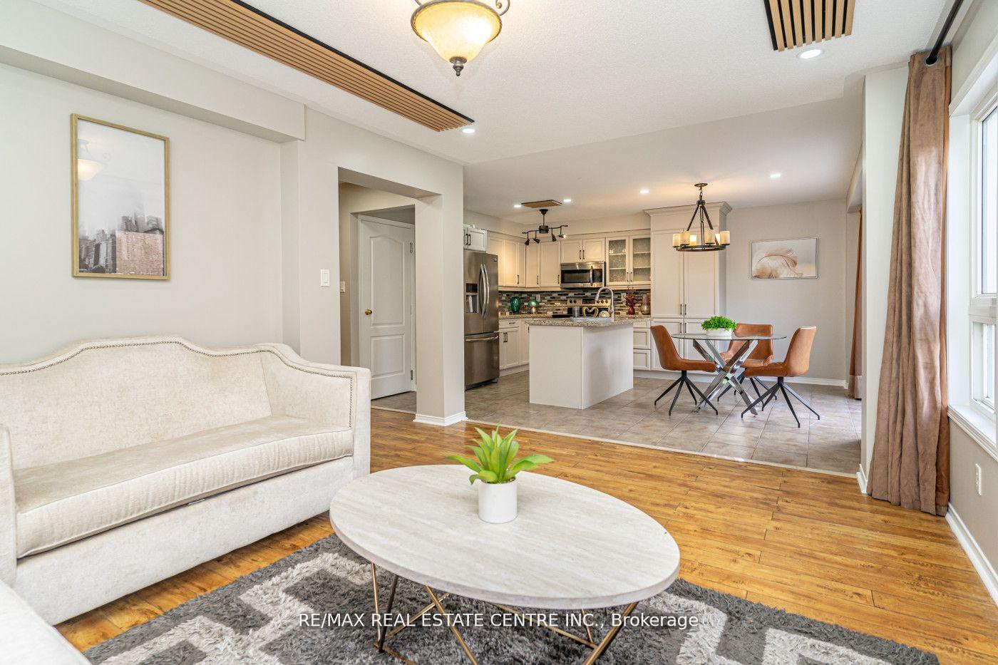 Photo 6 of 107 Crown Victoria Drive, Brampton, Fletcher's Meadow — HOMEH