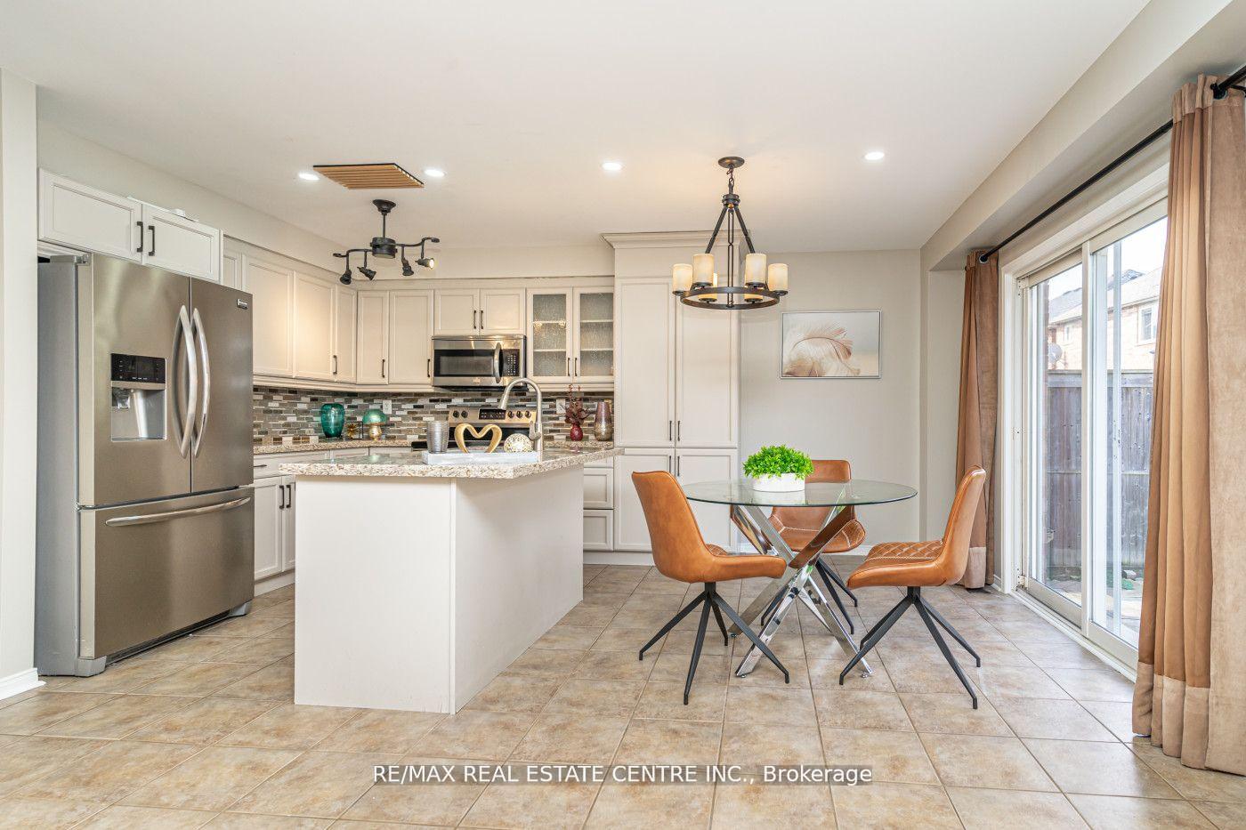 Photo 10 of 107 Crown Victoria Drive, Brampton, Fletcher's Meadow — HOMEH