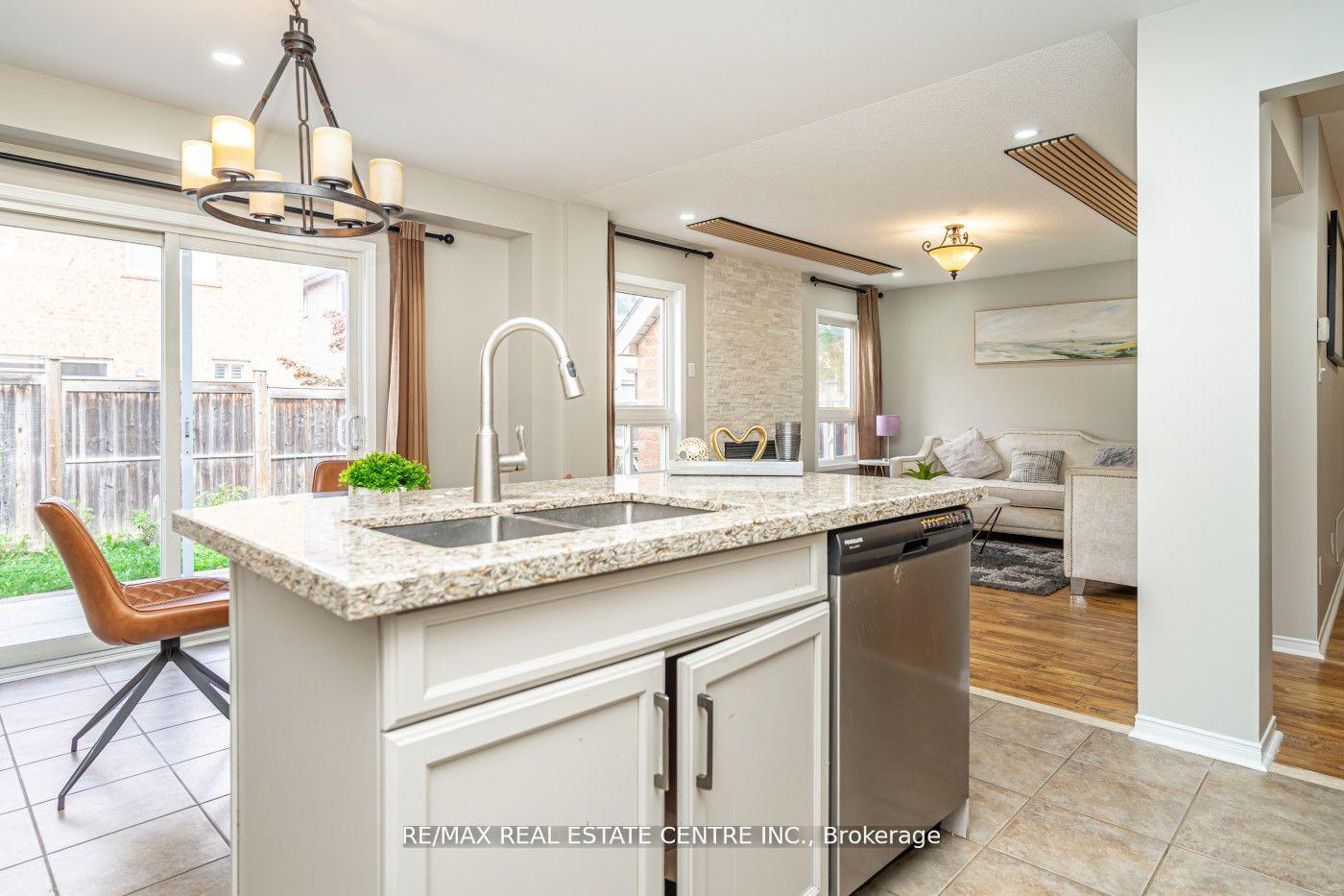 Photo 13 of 107 Crown Victoria Drive, Brampton, Fletcher's Meadow — HOMEH