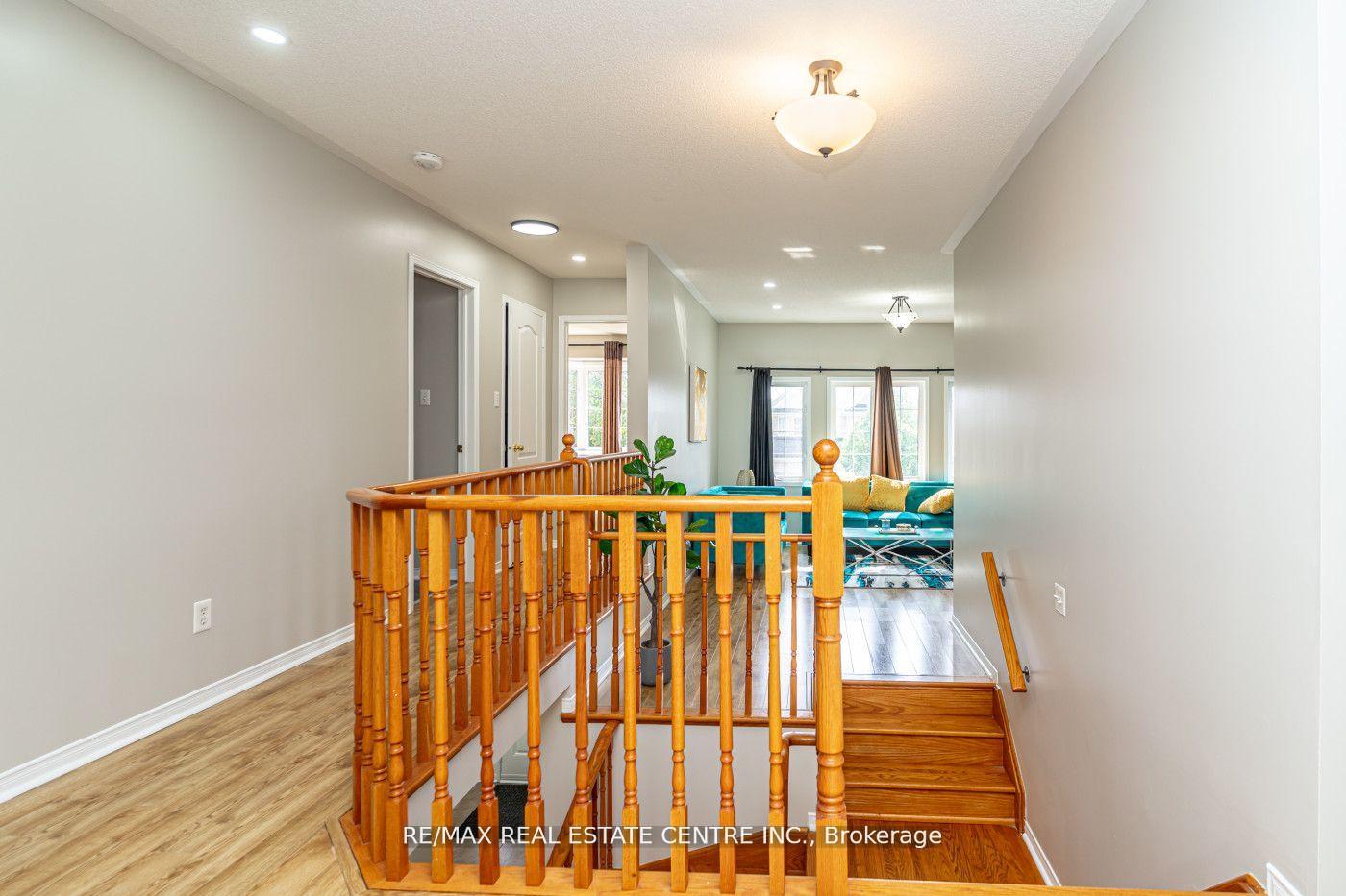 Photo 12 of 107 Crown Victoria Drive, Brampton, Fletcher's Meadow — HOMEH