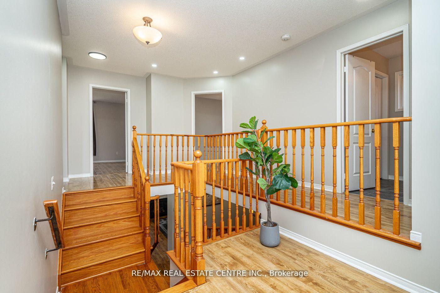 Photo 33 of 107 Crown Victoria Drive, Brampton, Fletcher's Meadow — HOMEH