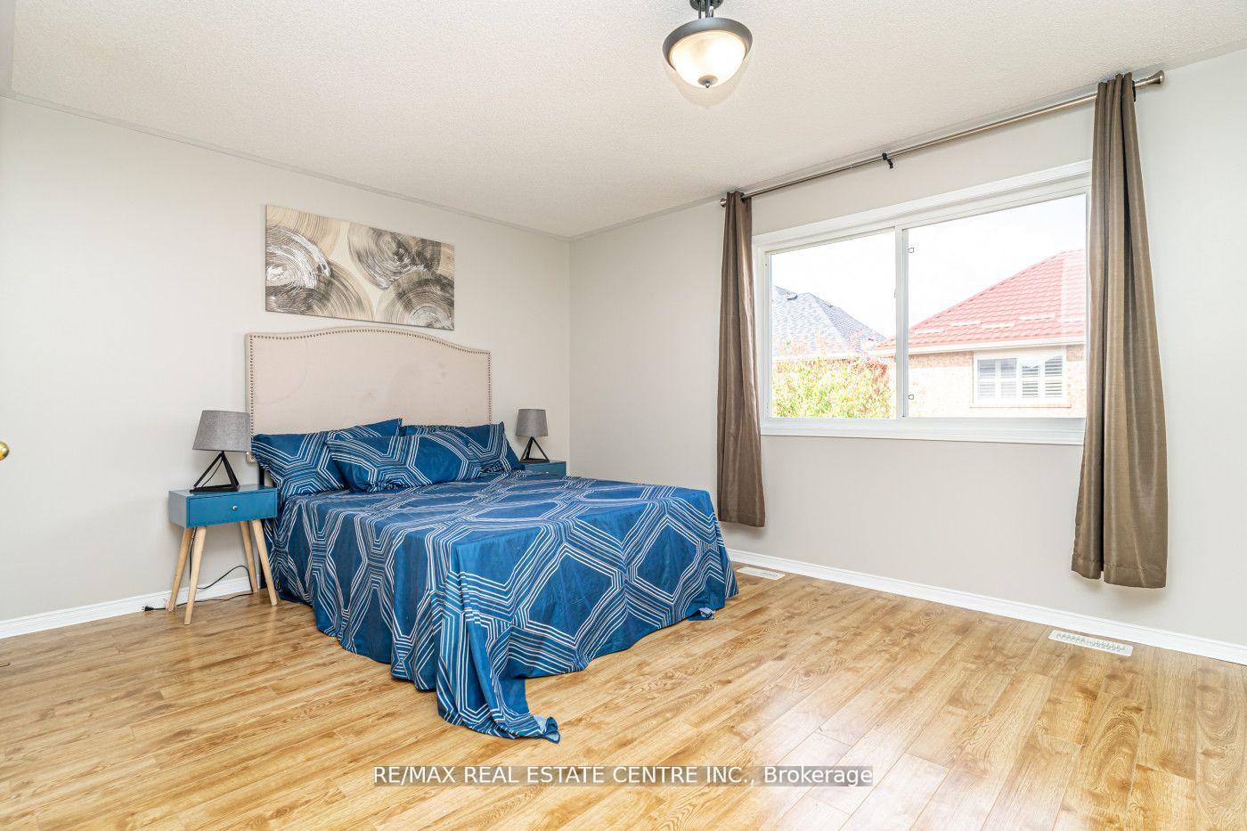 Photo 15 of 107 Crown Victoria Drive, Brampton, Fletcher's Meadow — HOMEH