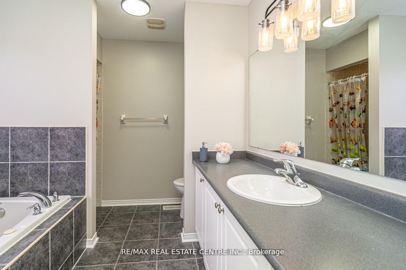 Photo 19 of 107 Crown Victoria Drive, Brampton, Fletcher's Meadow — HOMEH