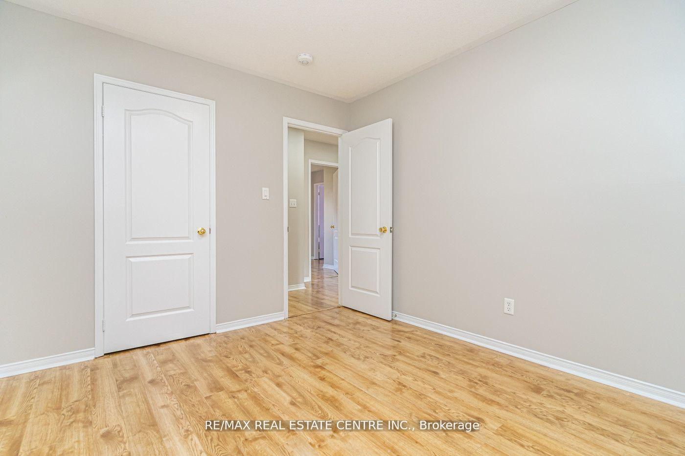 Photo 17 of 107 Crown Victoria Drive, Brampton, Fletcher's Meadow — HOMEH