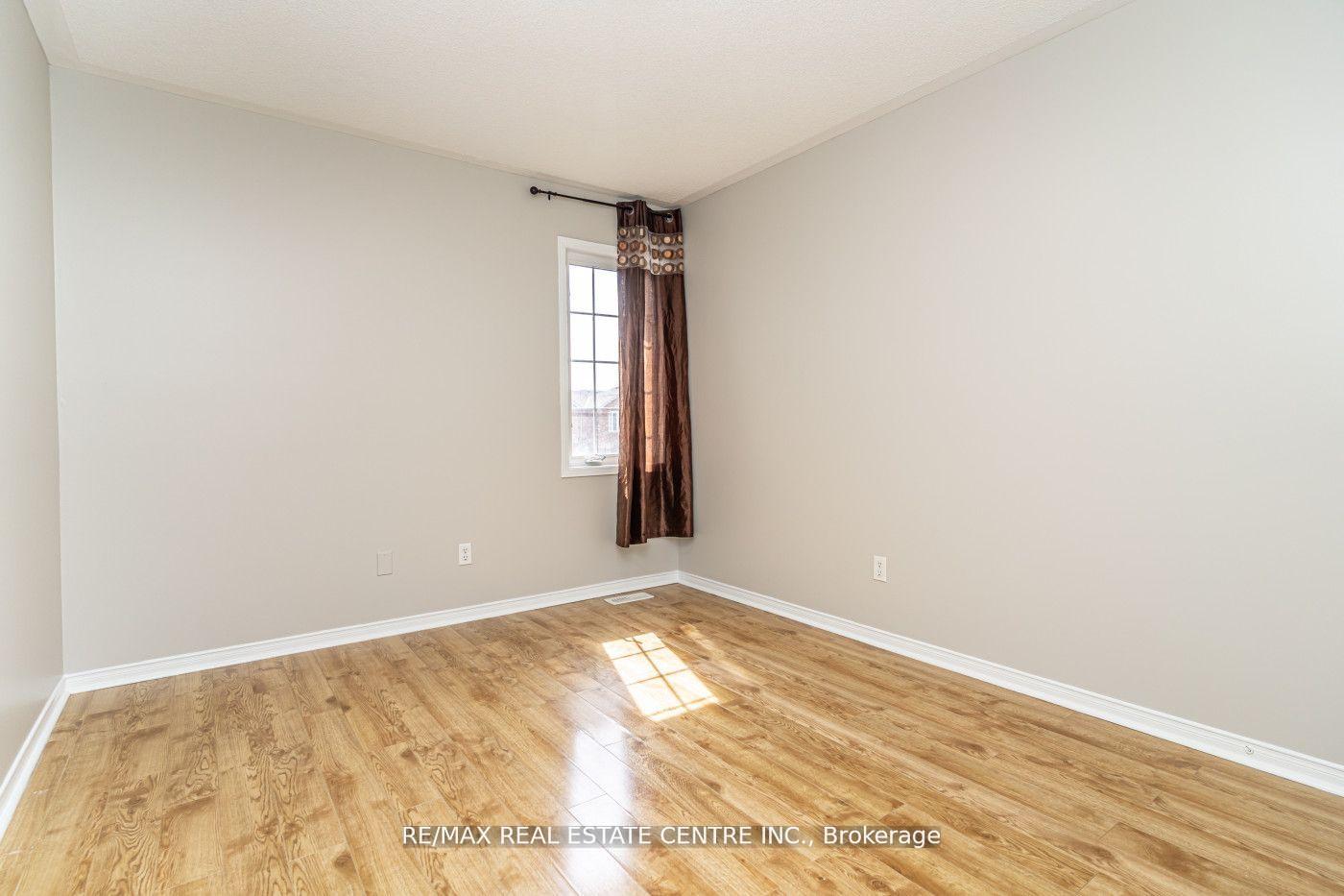 Photo 18 of 107 Crown Victoria Drive, Brampton, Fletcher's Meadow — HOMEH