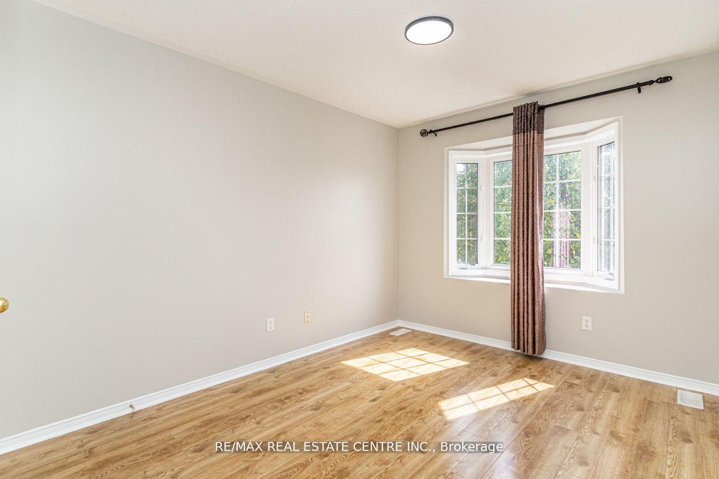 Photo 20 of 107 Crown Victoria Drive, Brampton, Fletcher's Meadow — HOMEH