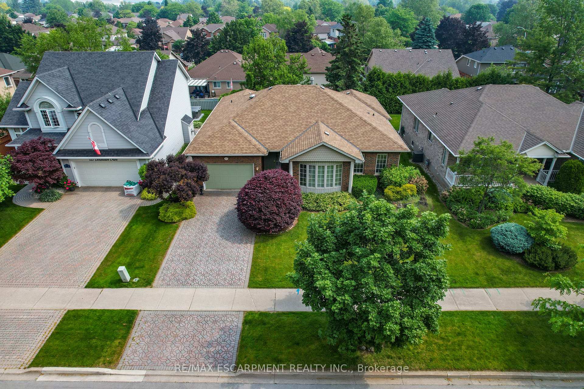 Photo 2 of 123 Dorchester Drive, Grimsby, Grimsby East — HOMEH