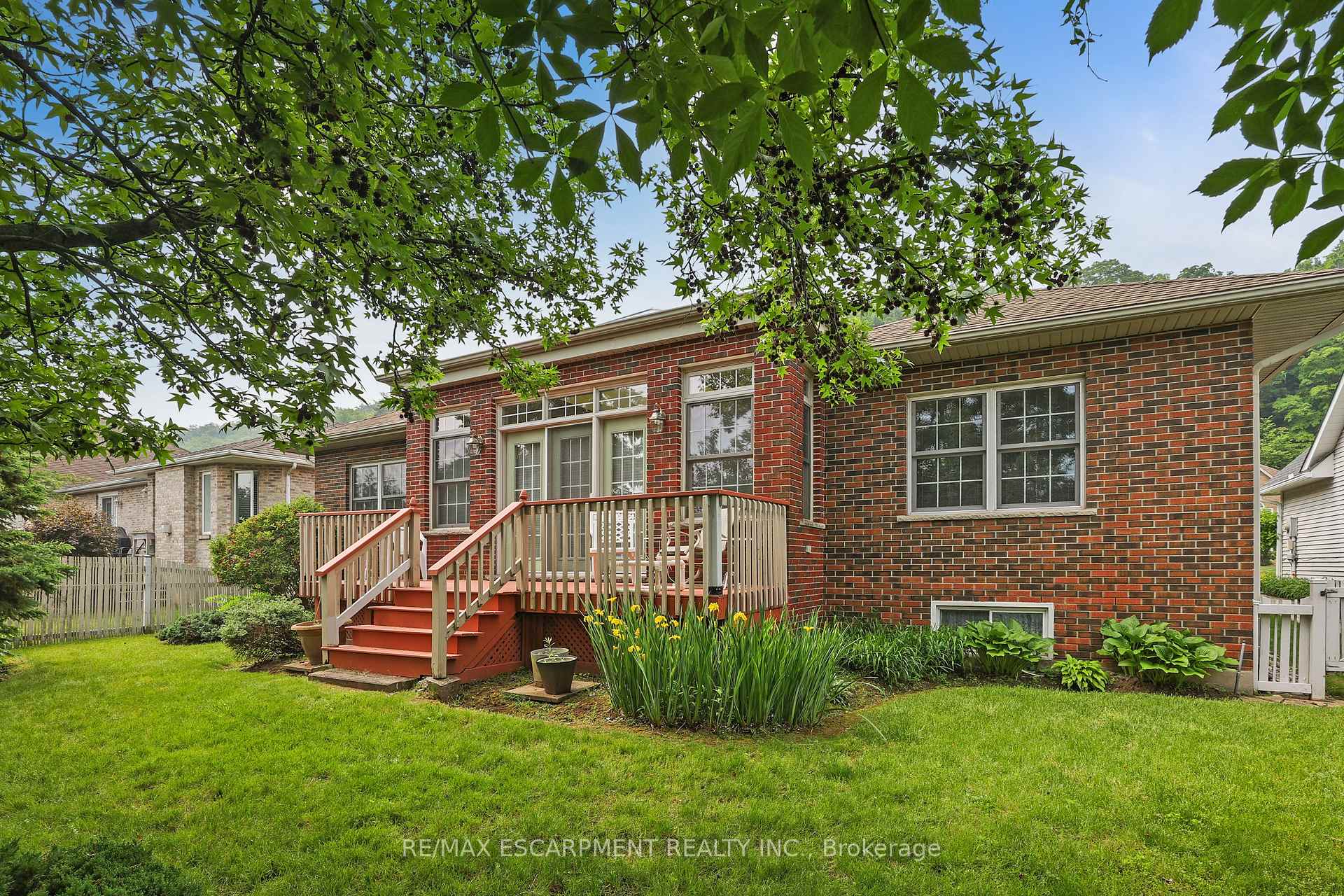 Photo 3 of 123 Dorchester Drive, Grimsby, Grimsby East — HOMEH