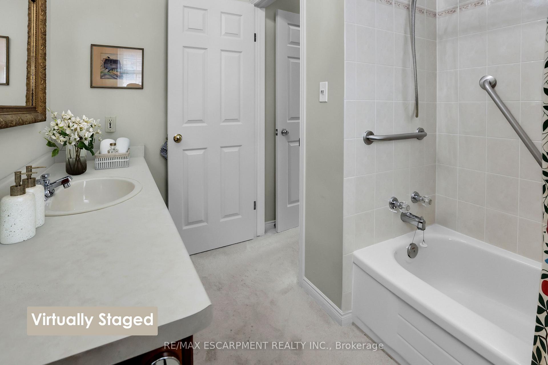 Photo 18 of 123 Dorchester Drive, Grimsby, Grimsby East — HOMEH