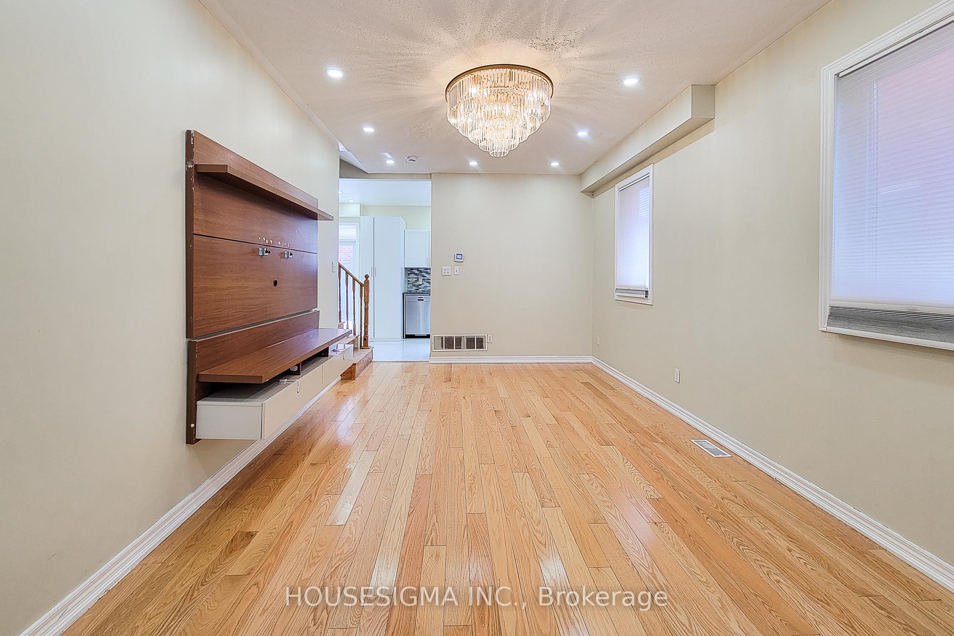 Photo 4 of Unit Main, 69 Peachwood Crescent, Hamilton, Stoney Creek — HOMEH