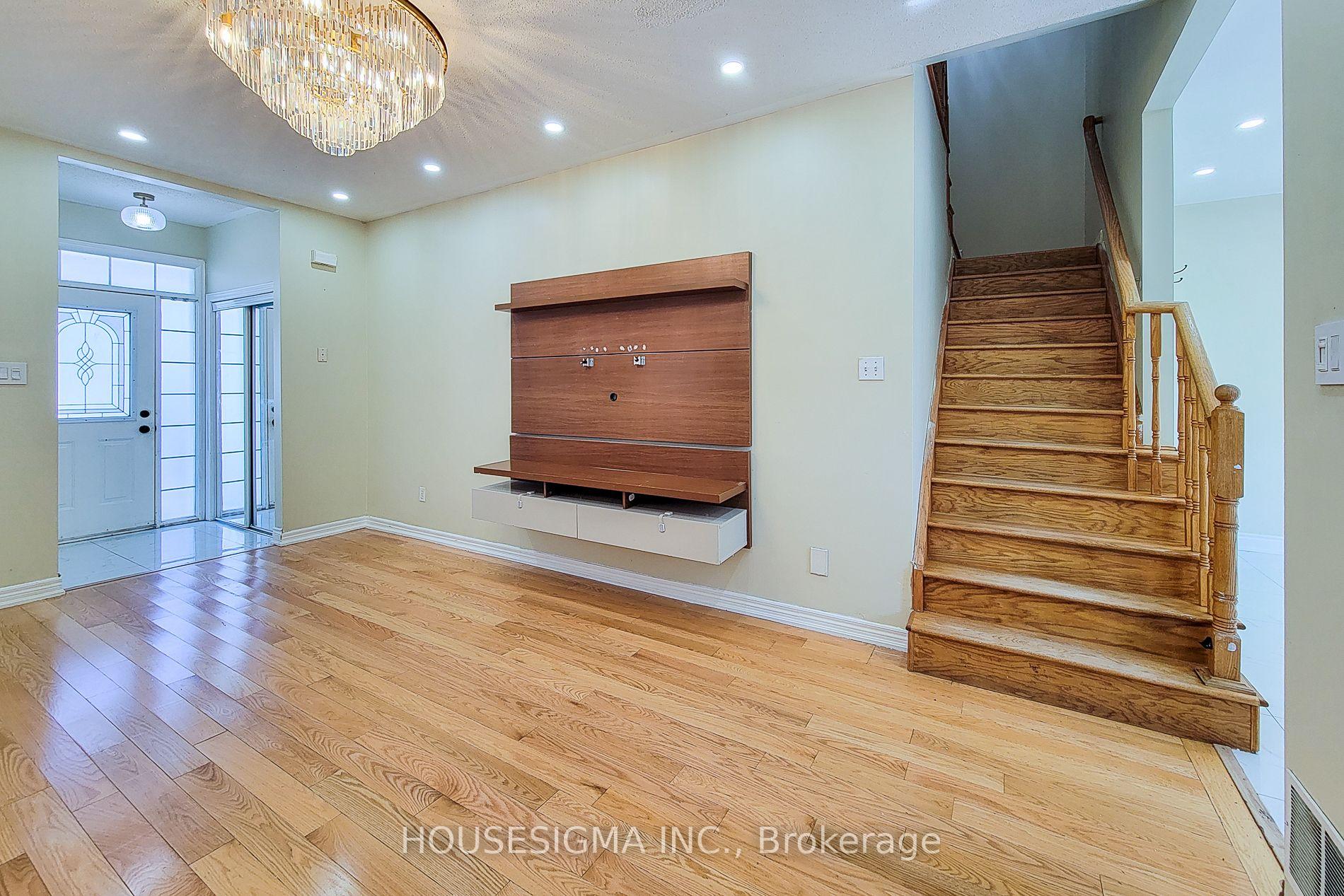 Photo 5 of Unit Main, 69 Peachwood Crescent, Hamilton, Stoney Creek — HOMEH