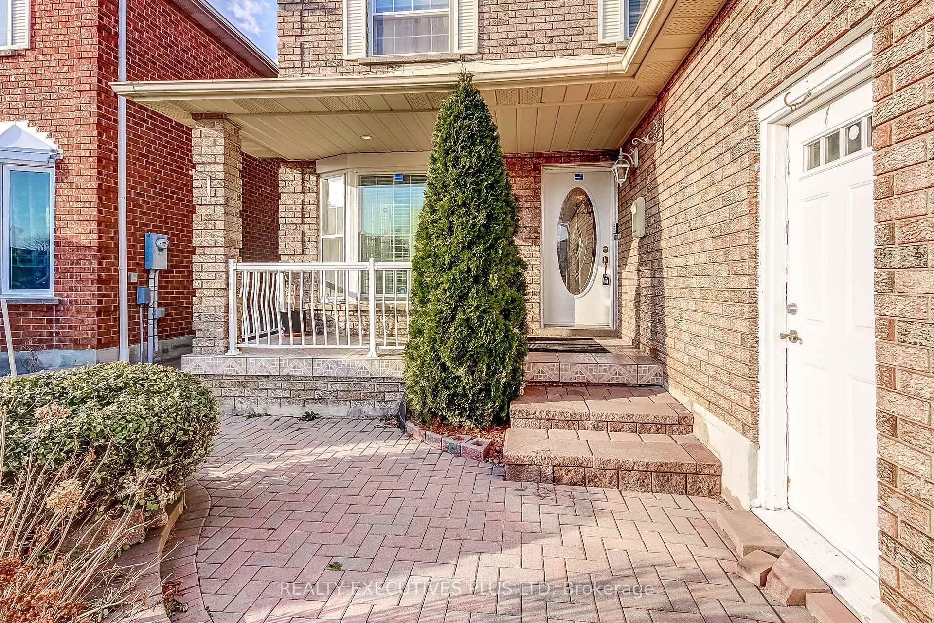 Photo 3 of 206 Vodden Street W, Brampton, Brampton West — HOMEH