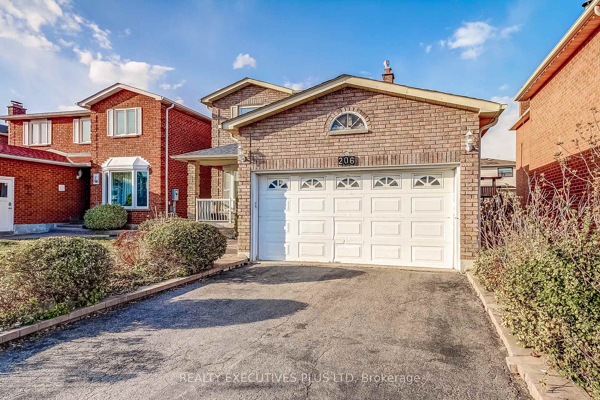 Photo 5 of 206 Vodden Street W, Brampton, Brampton West — HOMEH