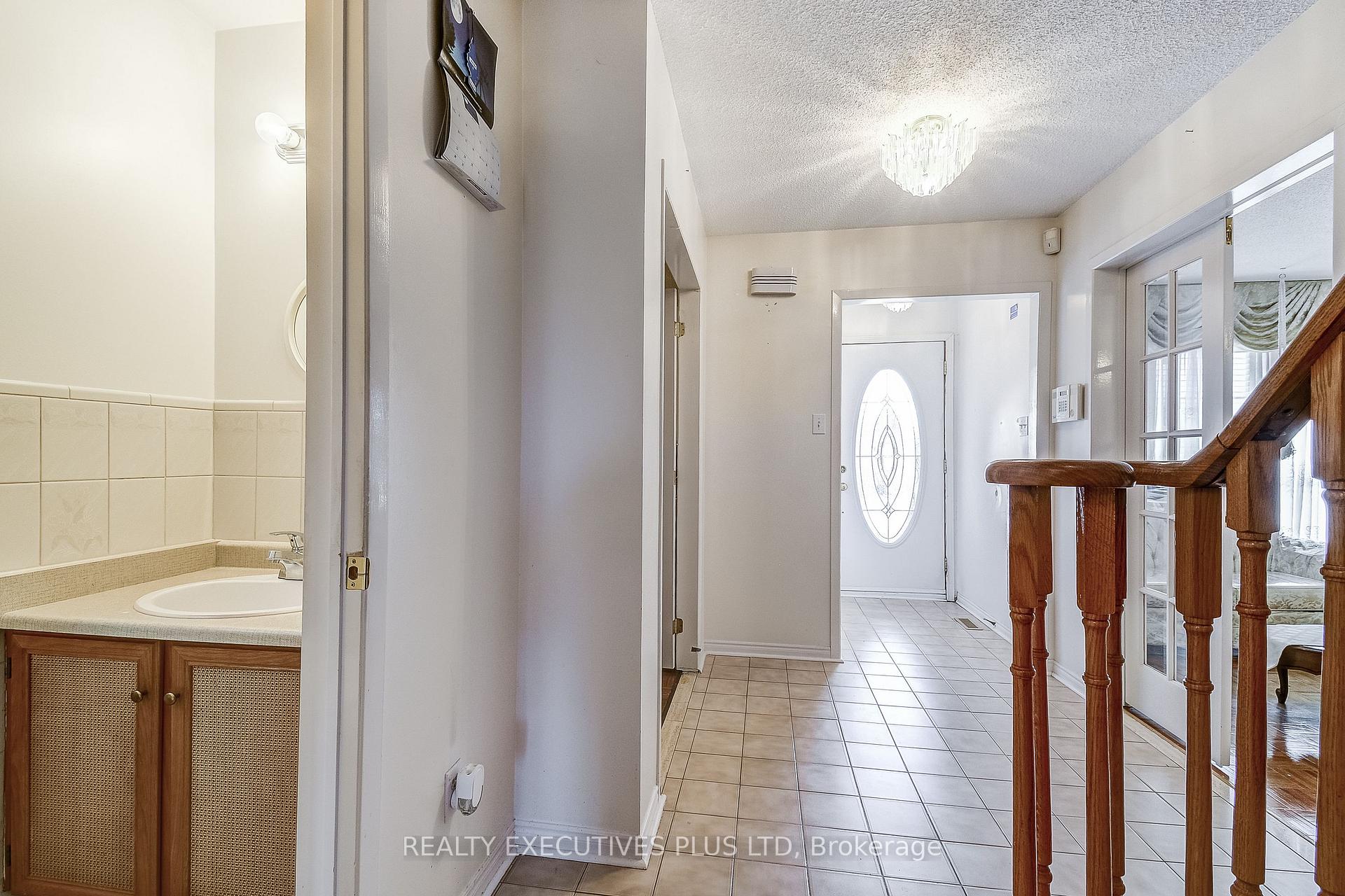 Photo 6 of 206 Vodden Street W, Brampton, Brampton West — HOMEH