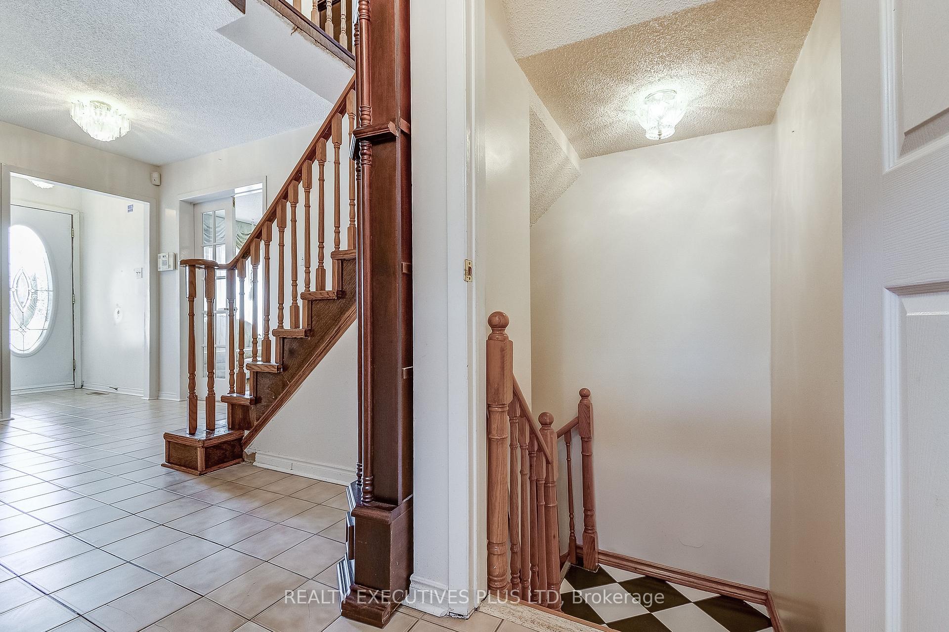 Photo 7 of 206 Vodden Street W, Brampton, Brampton West — HOMEH
