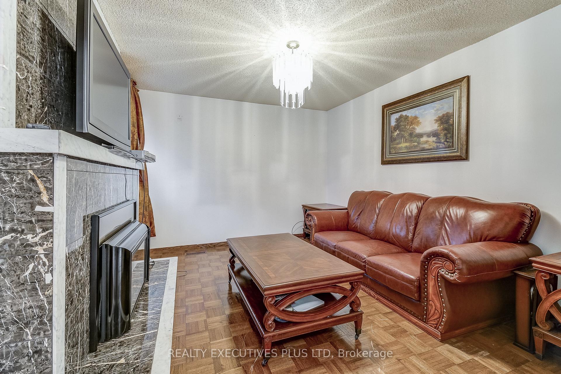 Photo 15 of 206 Vodden Street W, Brampton, Brampton West — HOMEH
