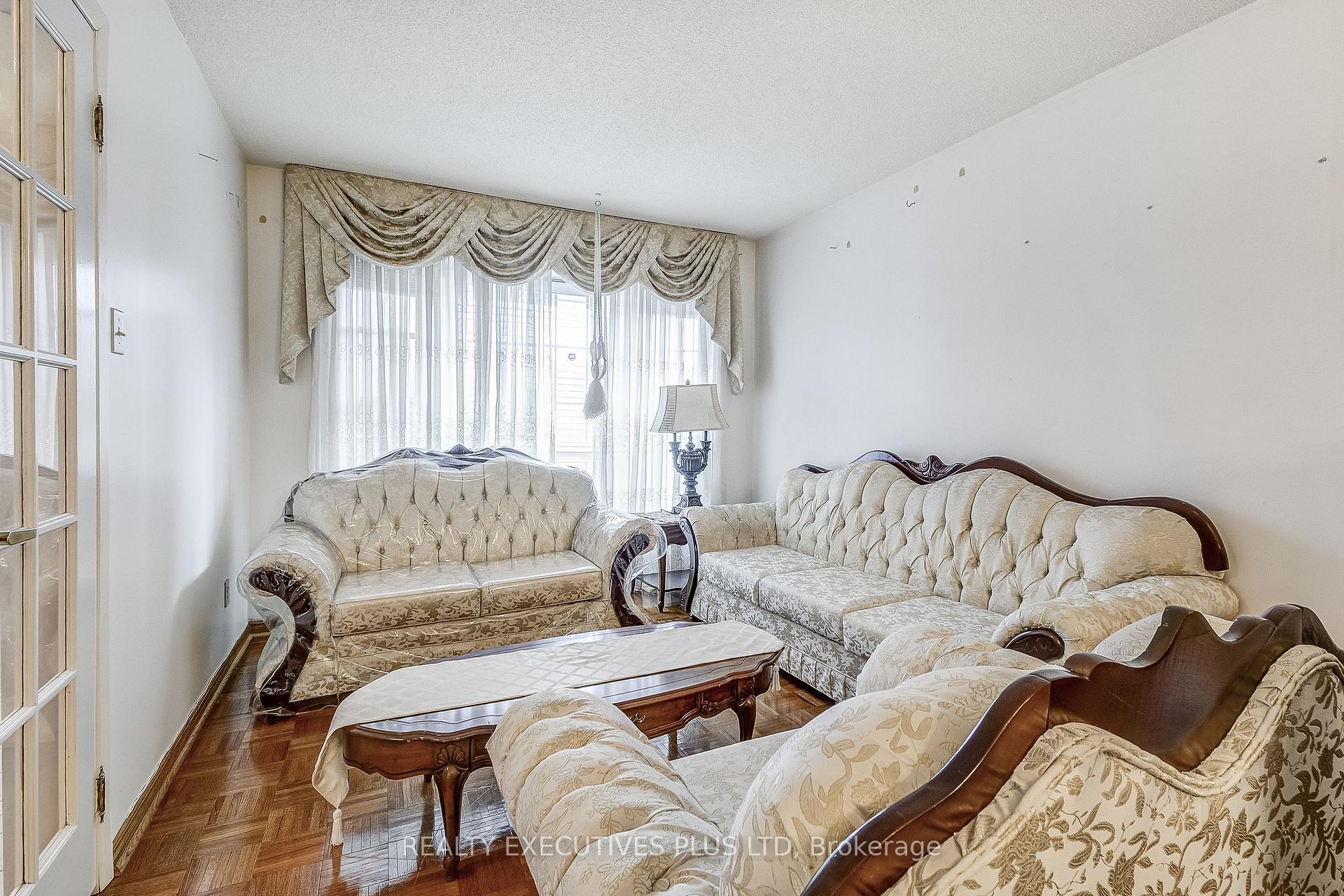 Photo 10 of 206 Vodden Street W, Brampton, Brampton West — HOMEH