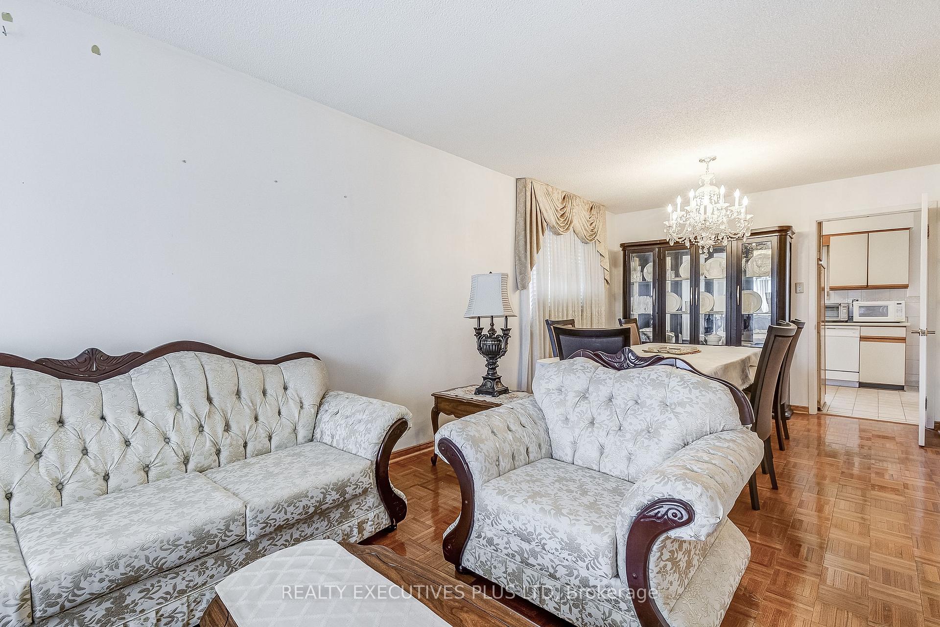 Photo 38 of 206 Vodden Street W, Brampton, Brampton West — HOMEH