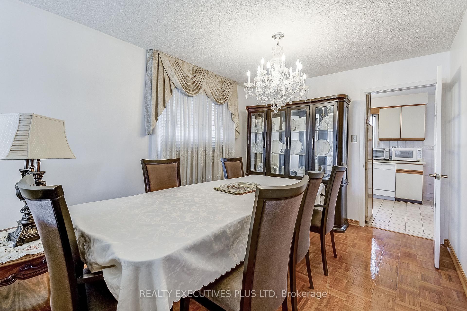 Photo 11 of 206 Vodden Street W, Brampton, Brampton West — HOMEH