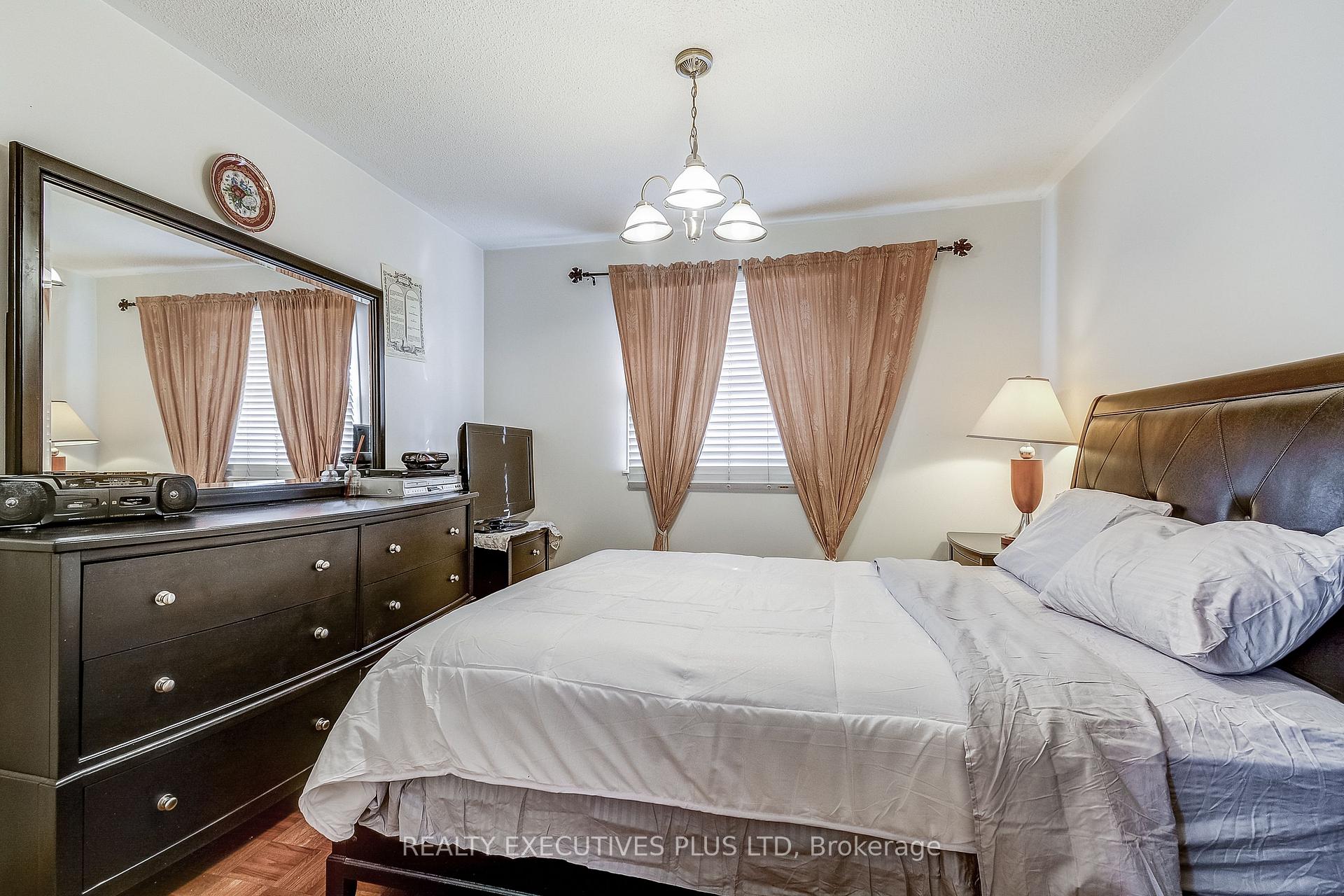 Photo 40 of 206 Vodden Street W, Brampton, Brampton West — HOMEH