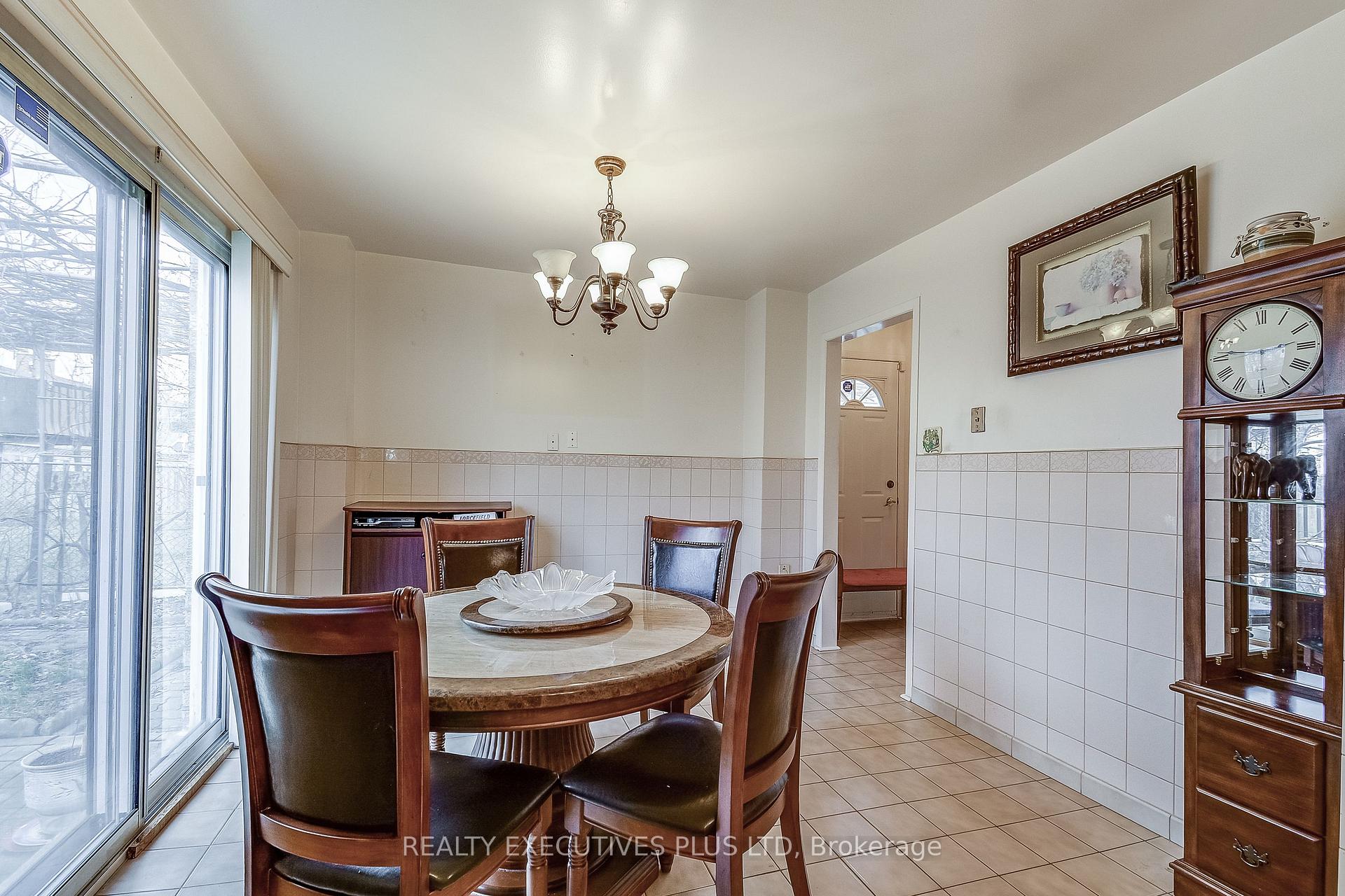 Photo 21 of 206 Vodden Street W, Brampton, Brampton West — HOMEH