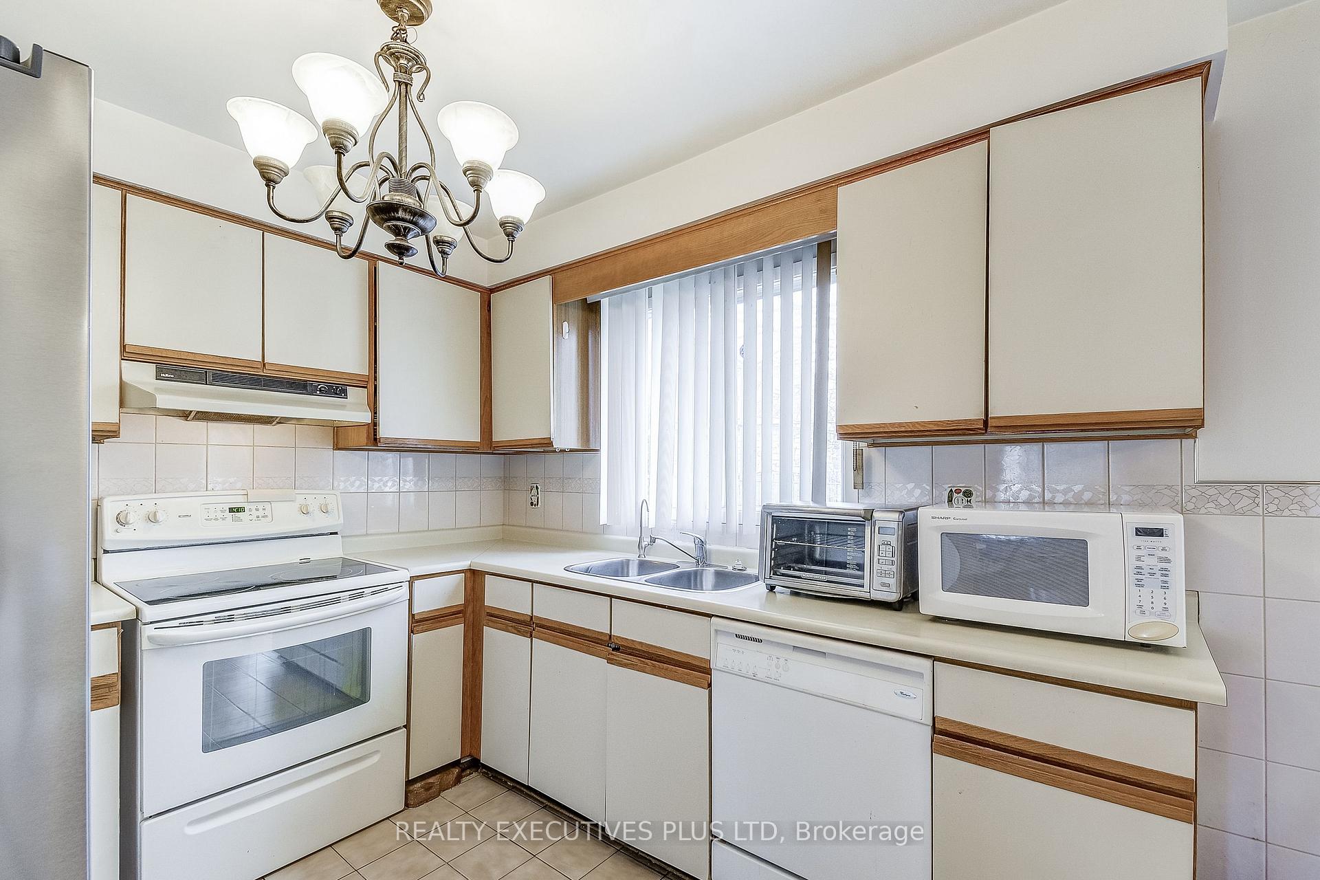 Photo 34 of 206 Vodden Street W, Brampton, Brampton West — HOMEH