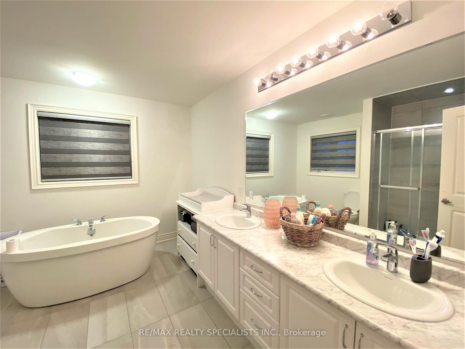 Photo 11 of Unit Upper Level, 56 Deer Ridge Trail, Caledon, Rural Caledon — HOMEH