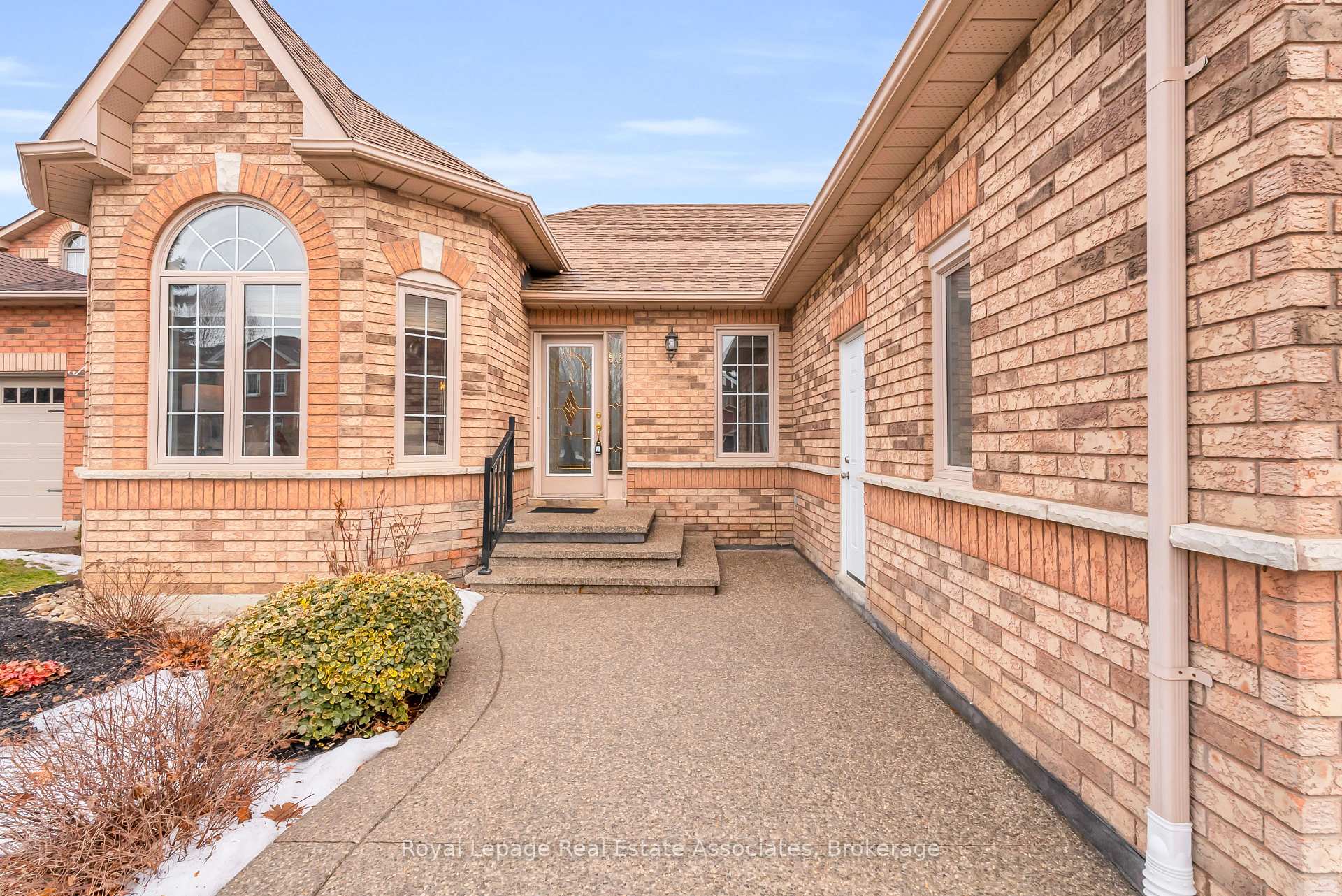 Photo 2 of 91 Samuel Crescent, Halton Hills, Georgetown — HOMEH