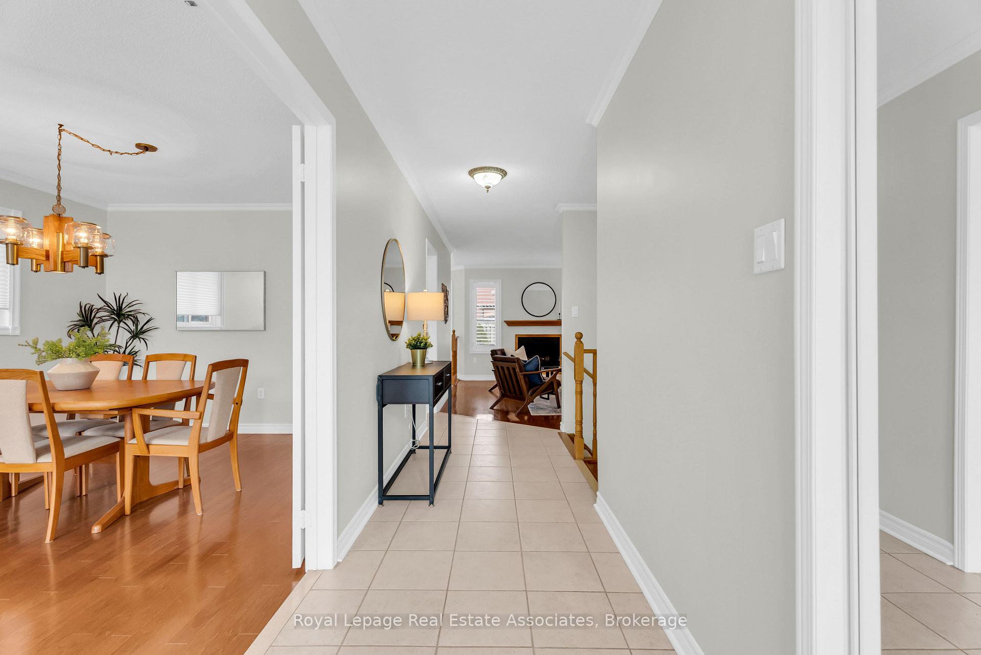 Photo 3 of 91 Samuel Crescent, Halton Hills, Georgetown — HOMEH