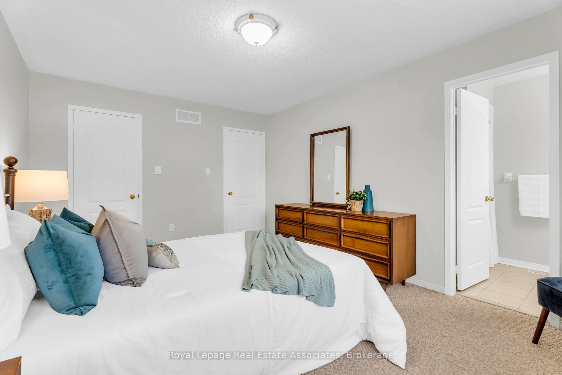 Photo 12 of 91 Samuel Crescent, Halton Hills, Georgetown — HOMEH