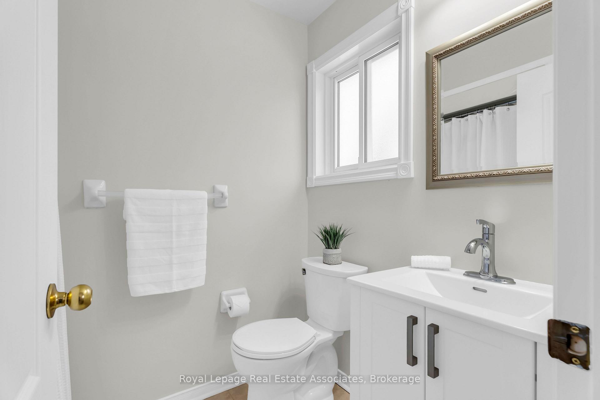 Photo 10 of 91 Samuel Crescent, Halton Hills, Georgetown — HOMEH