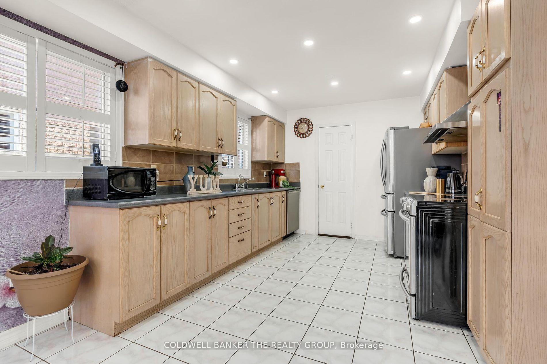 Photo 16 of 10 Colleyville Street, Brampton, Snelgrove — HOMEH