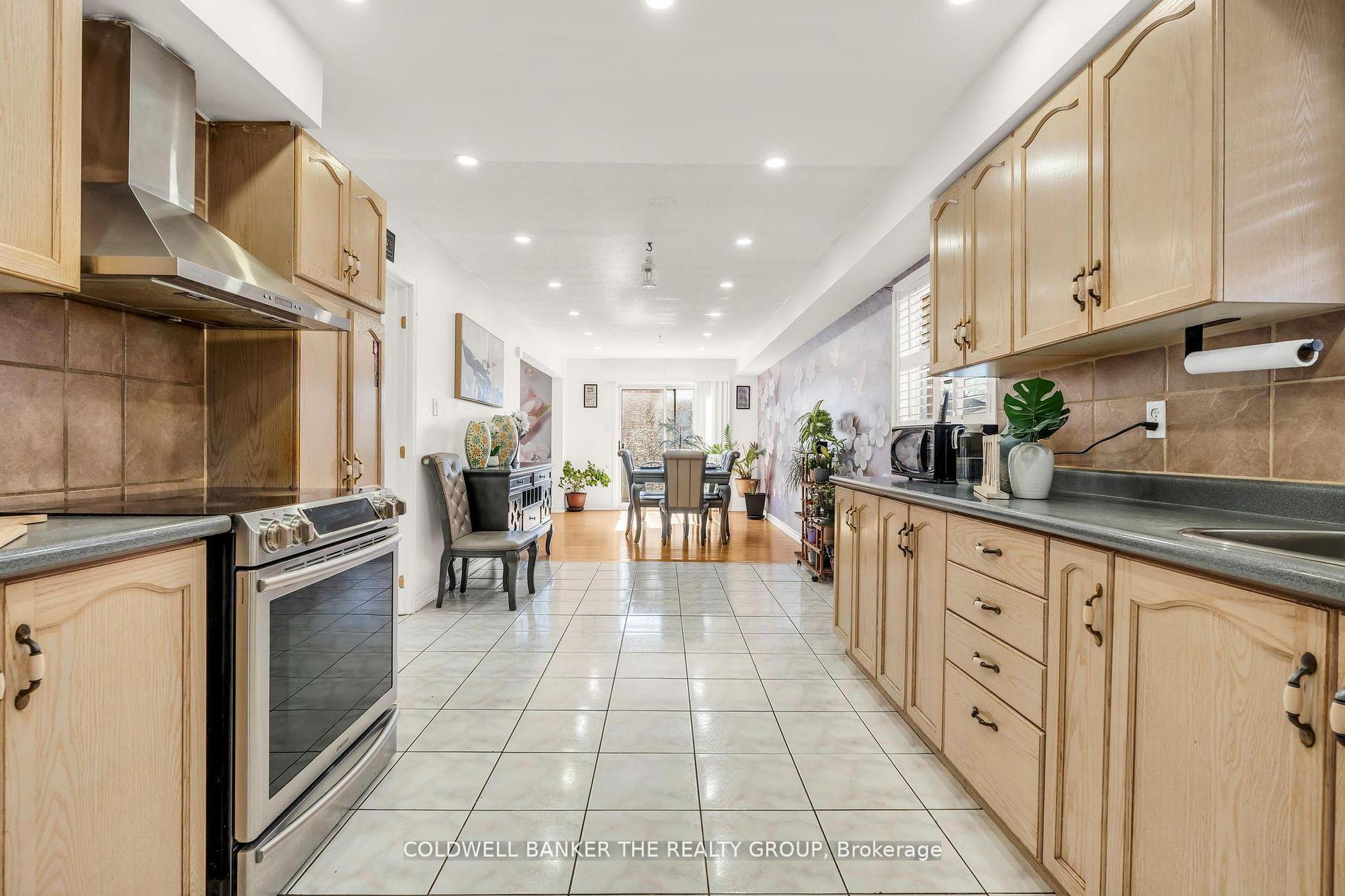 Photo 15 of 10 Colleyville Street, Brampton, Snelgrove — HOMEH
