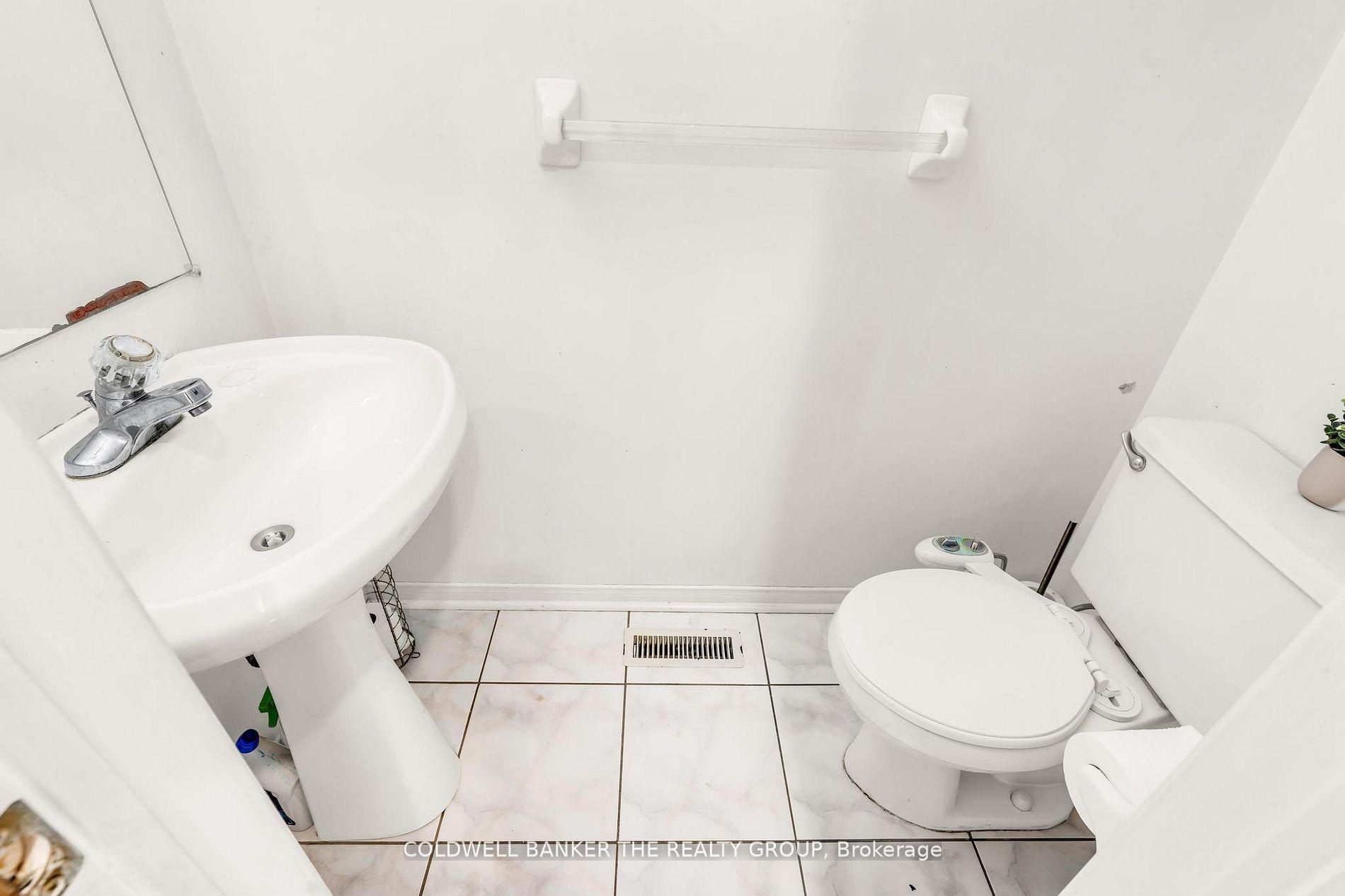 Photo 14 of 10 Colleyville Street, Brampton, Snelgrove — HOMEH