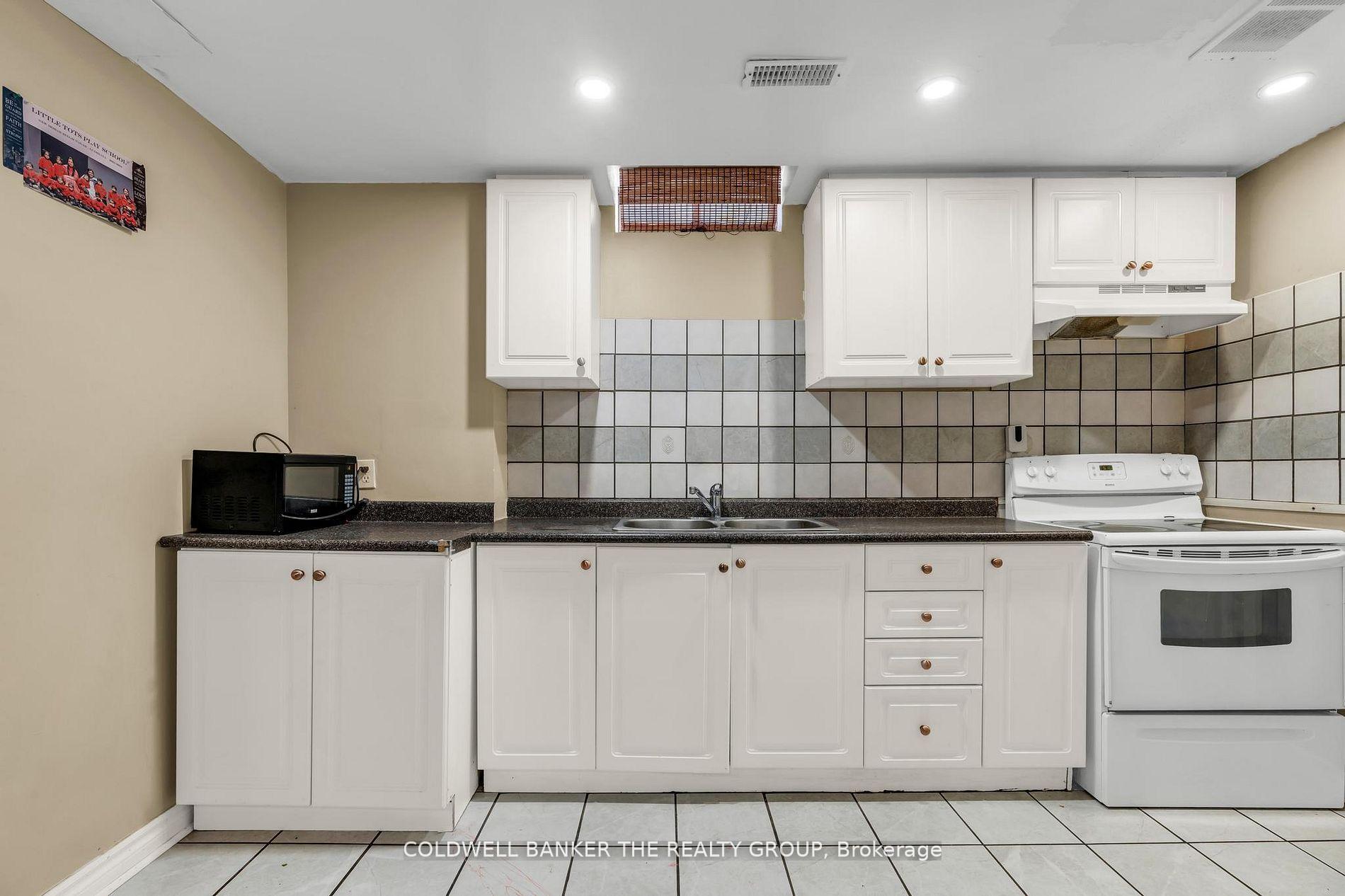 Photo 21 of 10 Colleyville Street, Brampton, Snelgrove — HOMEH