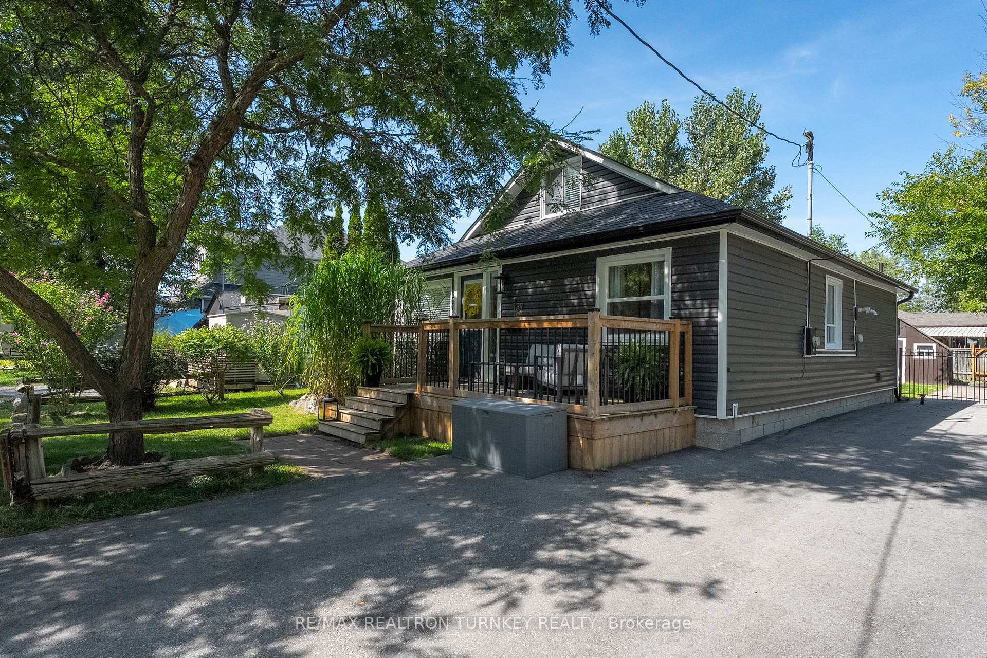 Photo 2 of 137 Cooks Bay Drive, Georgina, Keswick North — HOMEH