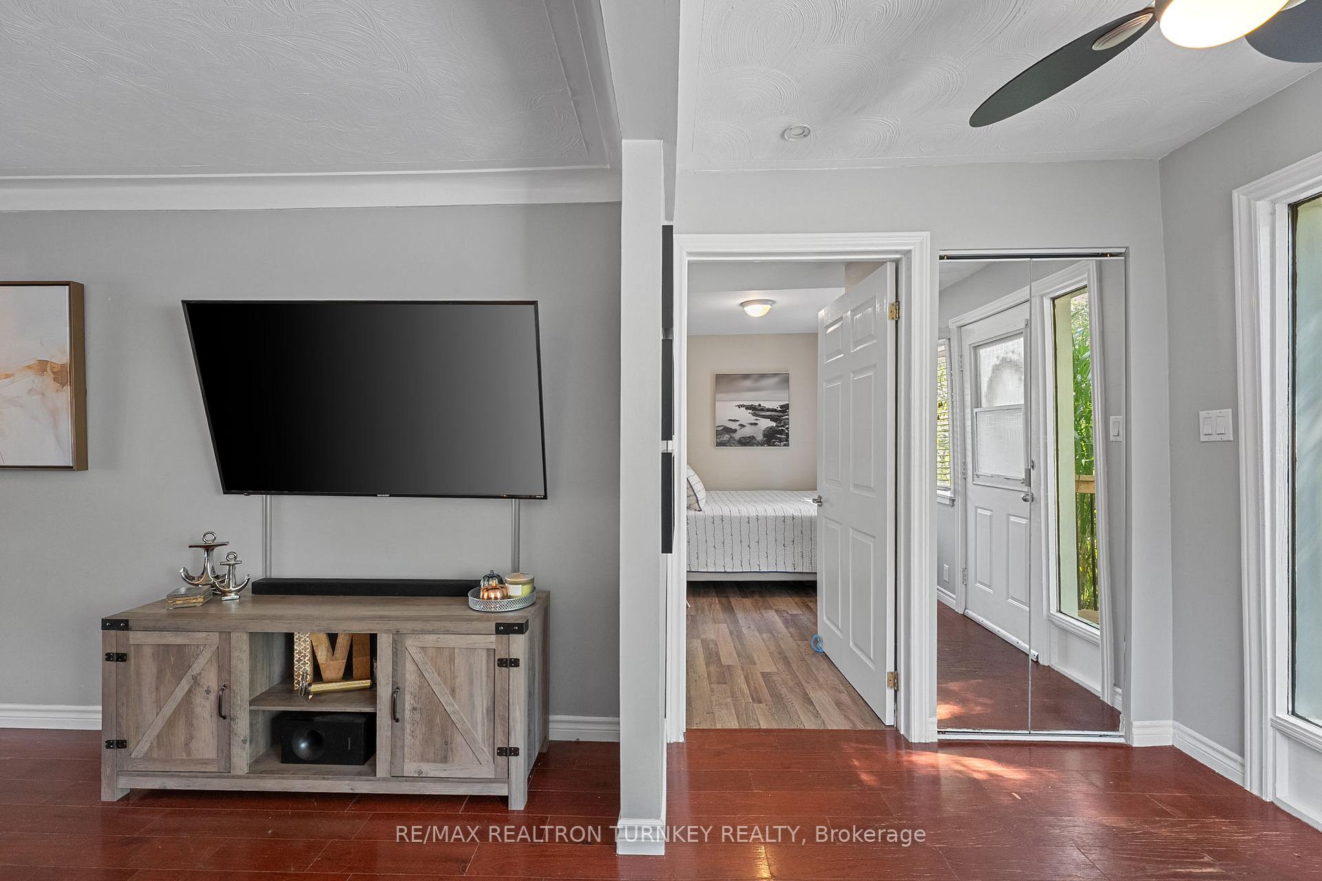 Photo 8 of 137 Cooks Bay Drive, Georgina, Keswick North — HOMEH