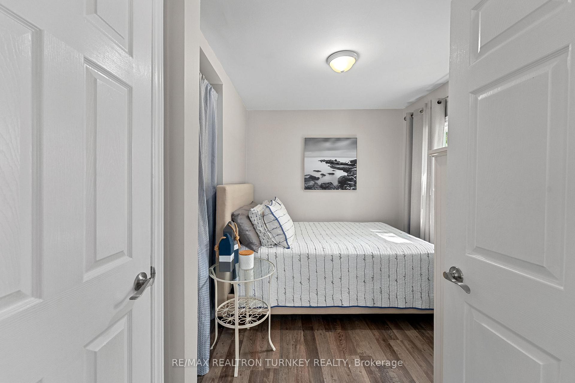 Photo 10 of 137 Cooks Bay Drive, Georgina, Keswick North — HOMEH