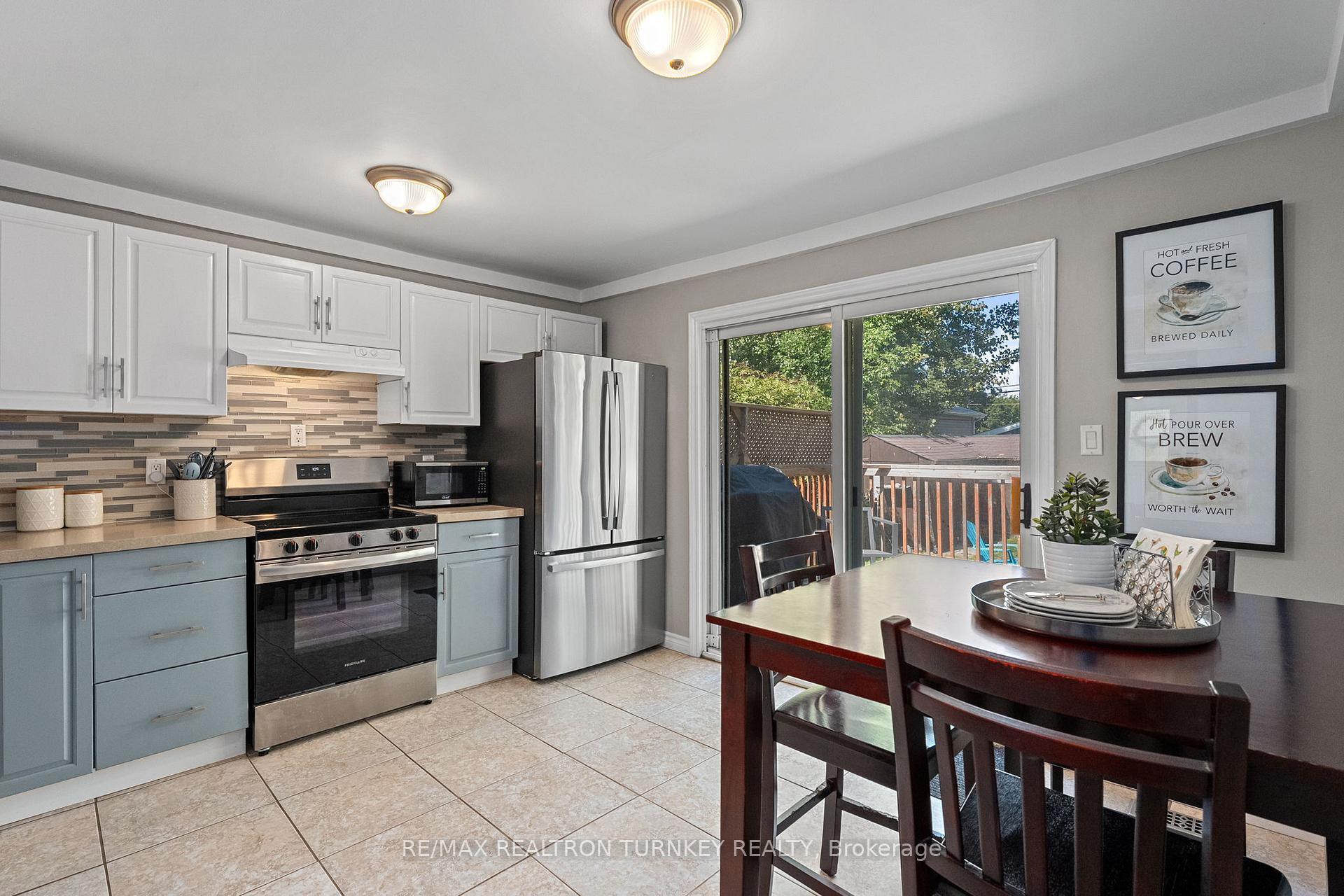 Photo 11 of 137 Cooks Bay Drive, Georgina, Keswick North — HOMEH