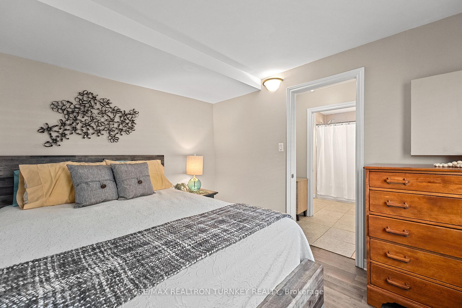 Photo 15 of 137 Cooks Bay Drive, Georgina, Keswick North — HOMEH