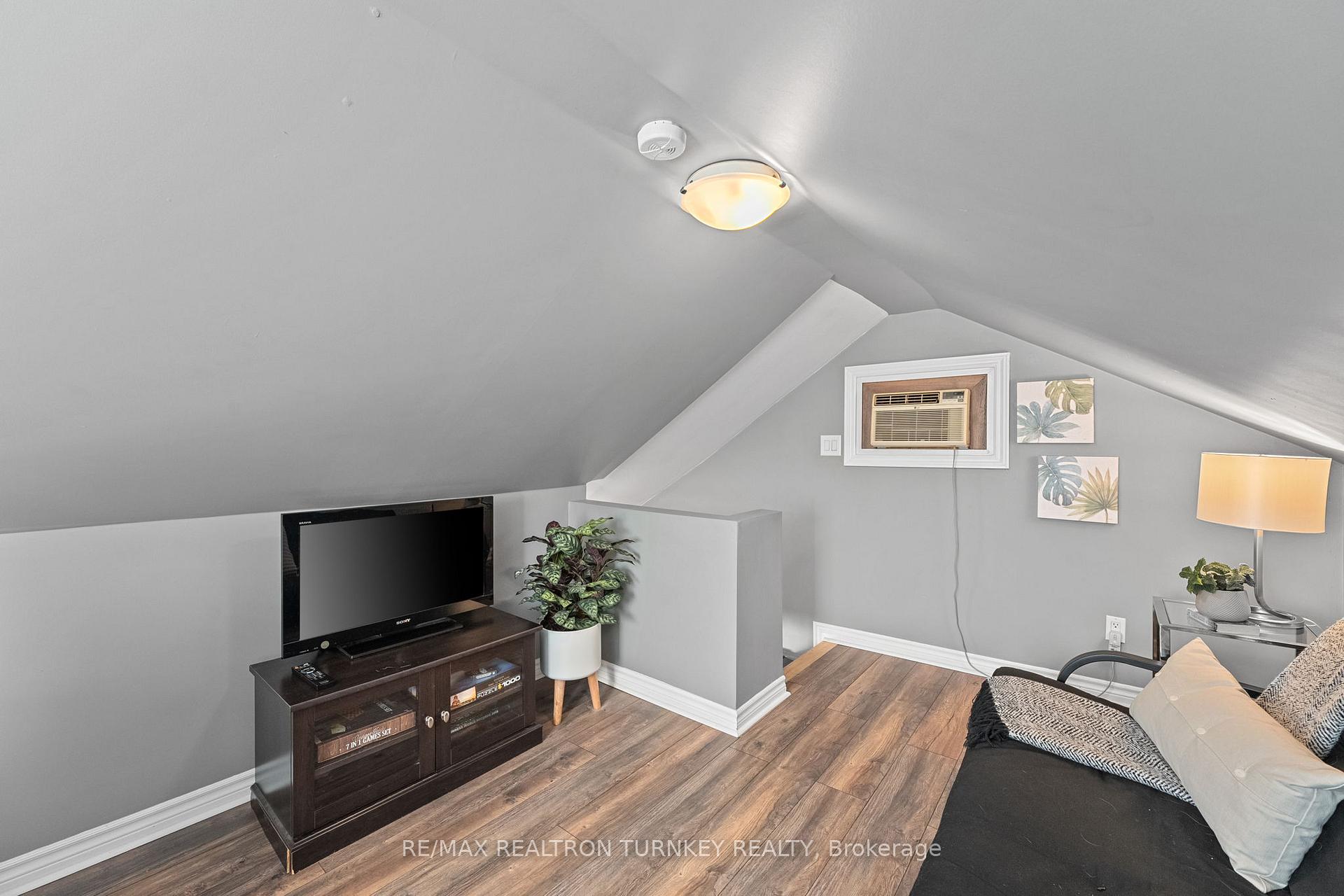 Photo 18 of 137 Cooks Bay Drive, Georgina, Keswick North — HOMEH