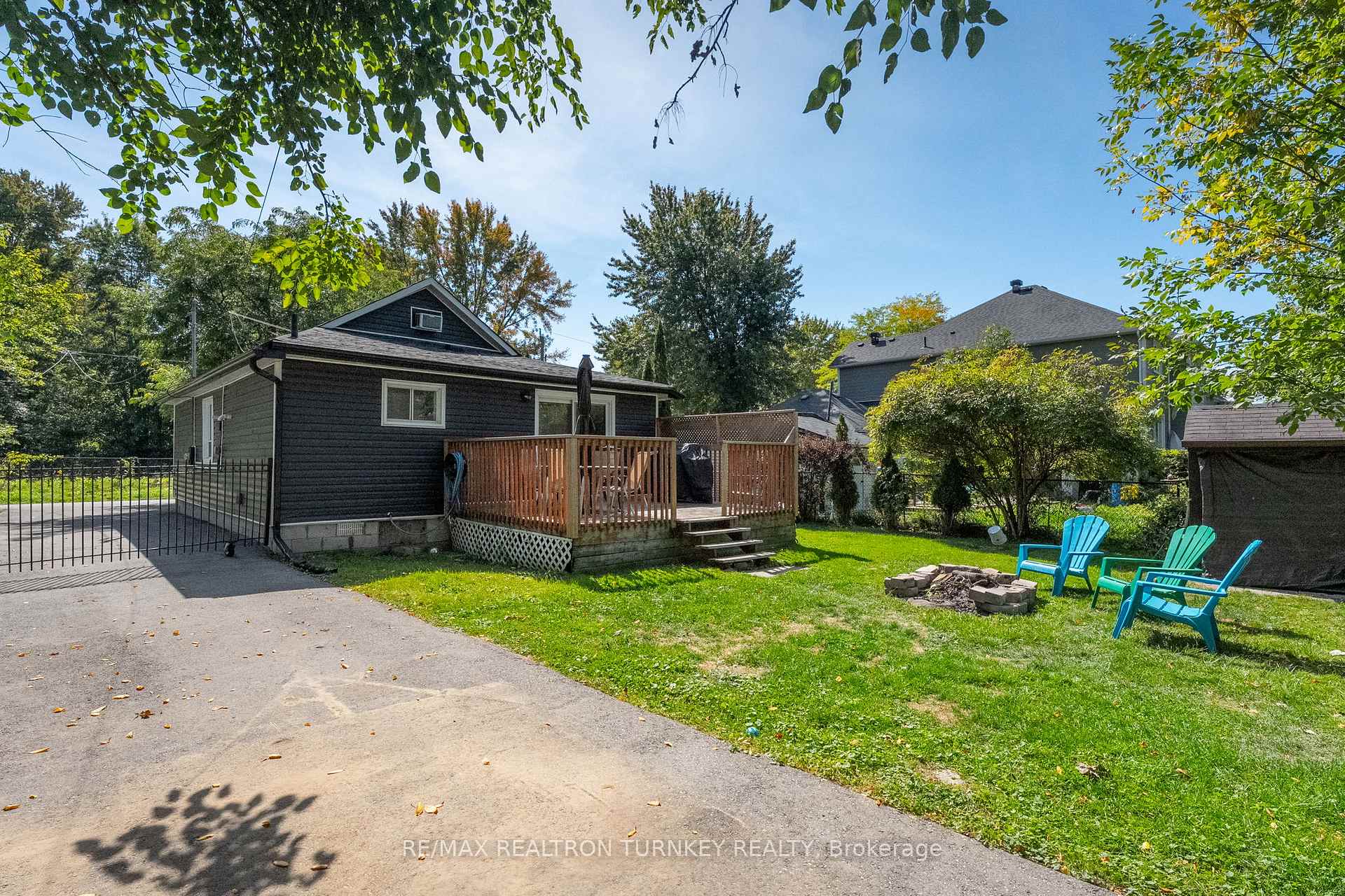Photo 23 of 137 Cooks Bay Drive, Georgina, Keswick North — HOMEH