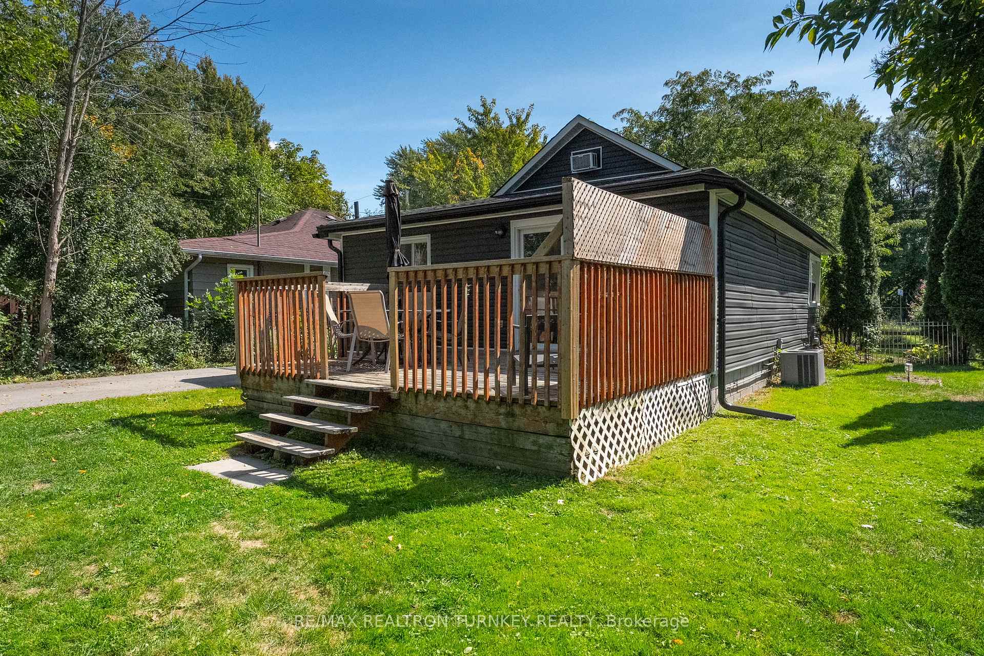 Photo 24 of 137 Cooks Bay Drive, Georgina, Keswick North — HOMEH