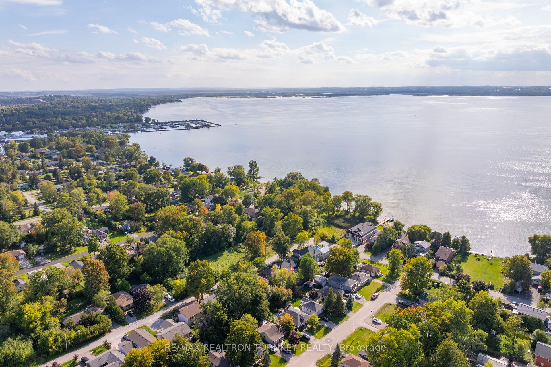 Photo 32 of 137 Cooks Bay Drive, Georgina, Keswick North — HOMEH
